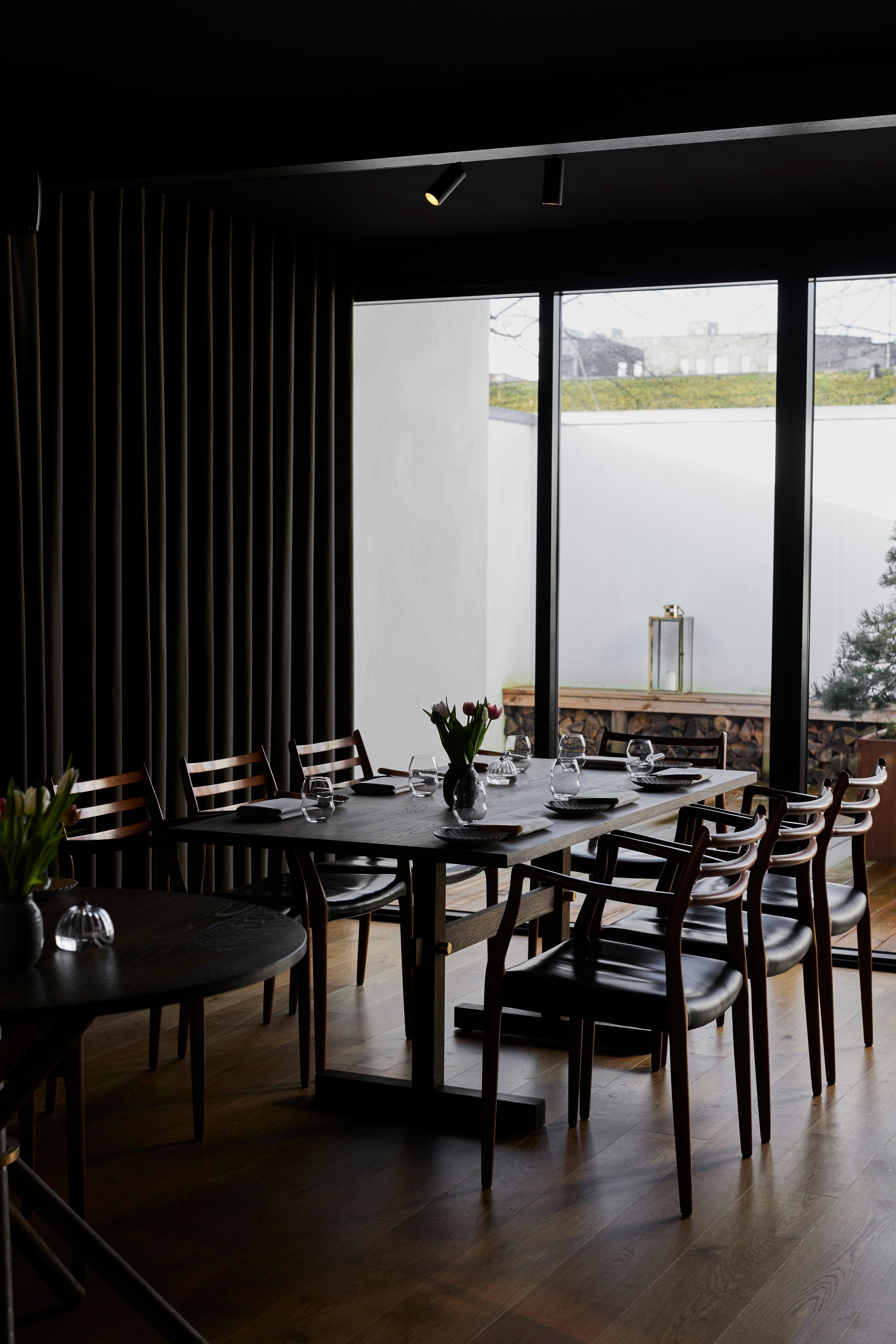 Danois Gaspard Dark Oak and Brass Dining Table 240 by Eberhart Furniture en vente