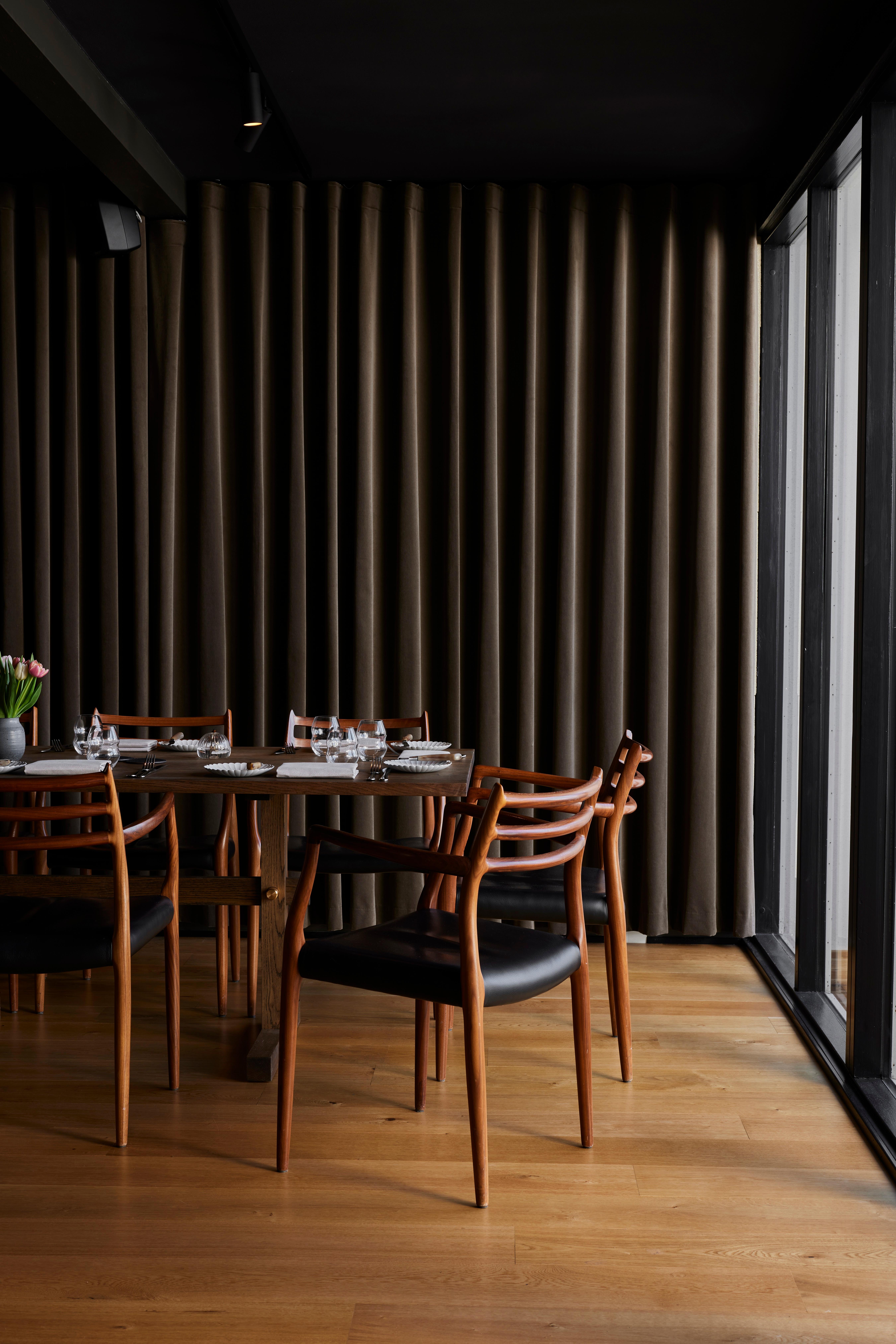 Gaspard Dark Oak and Brass Dining Table 240 by Eberhart Furniture Neuf - En vente à Geneve, CH