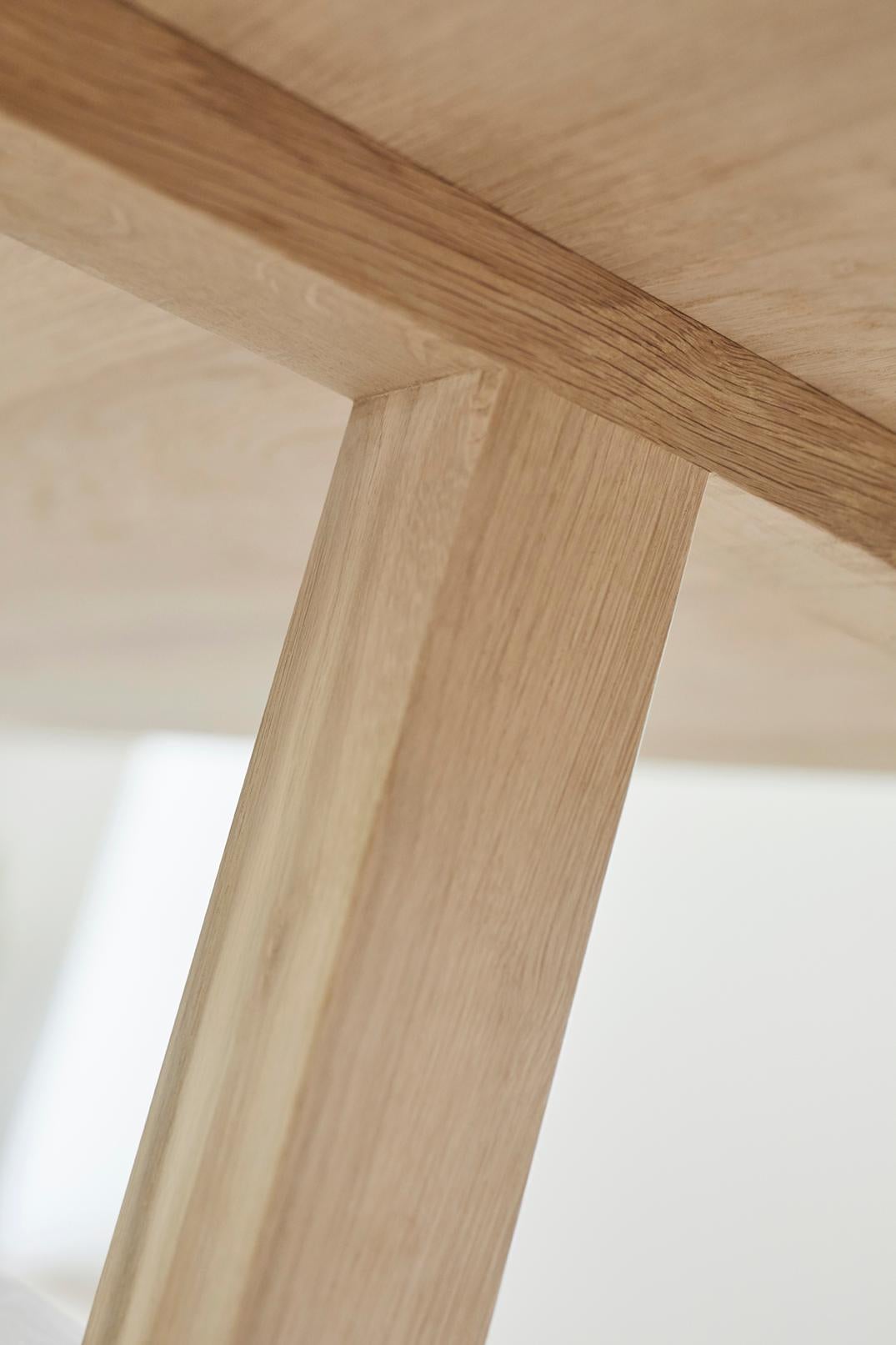 XXIe siècle et contemporain Gaspard Light Oak and Brass Dining Table 240 by Eberhart Furniture en vente