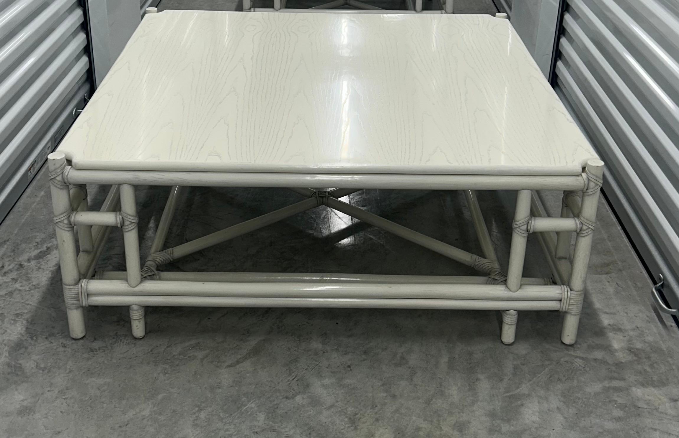 Gasparucci Italo signé grande table basse en laque blanche... deux autres disponibles en vente 4