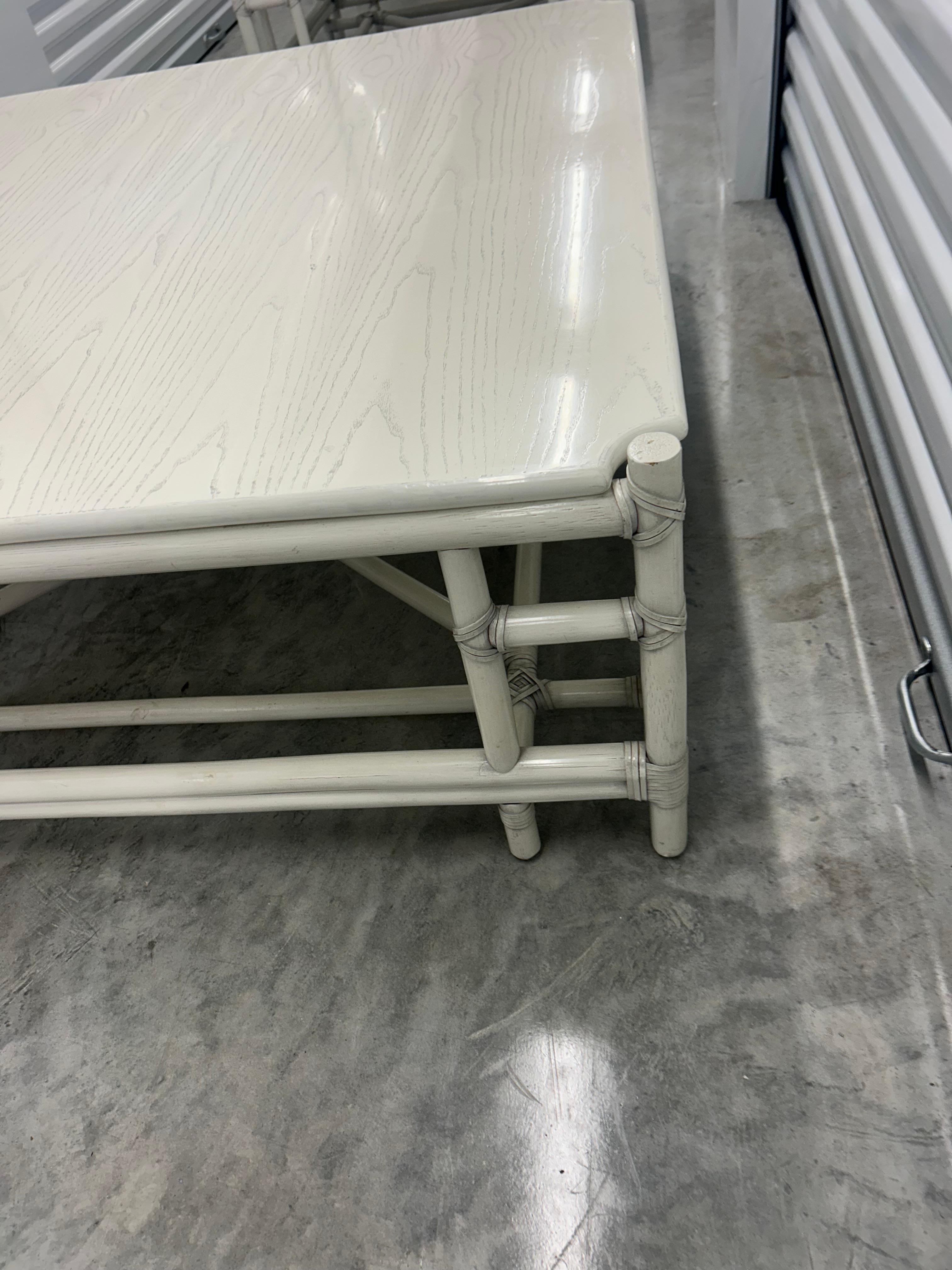 Gasparucci Italo signé grande table basse en laque blanche... deux autres disponibles Bon état - En vente à West Palm Beach, FL