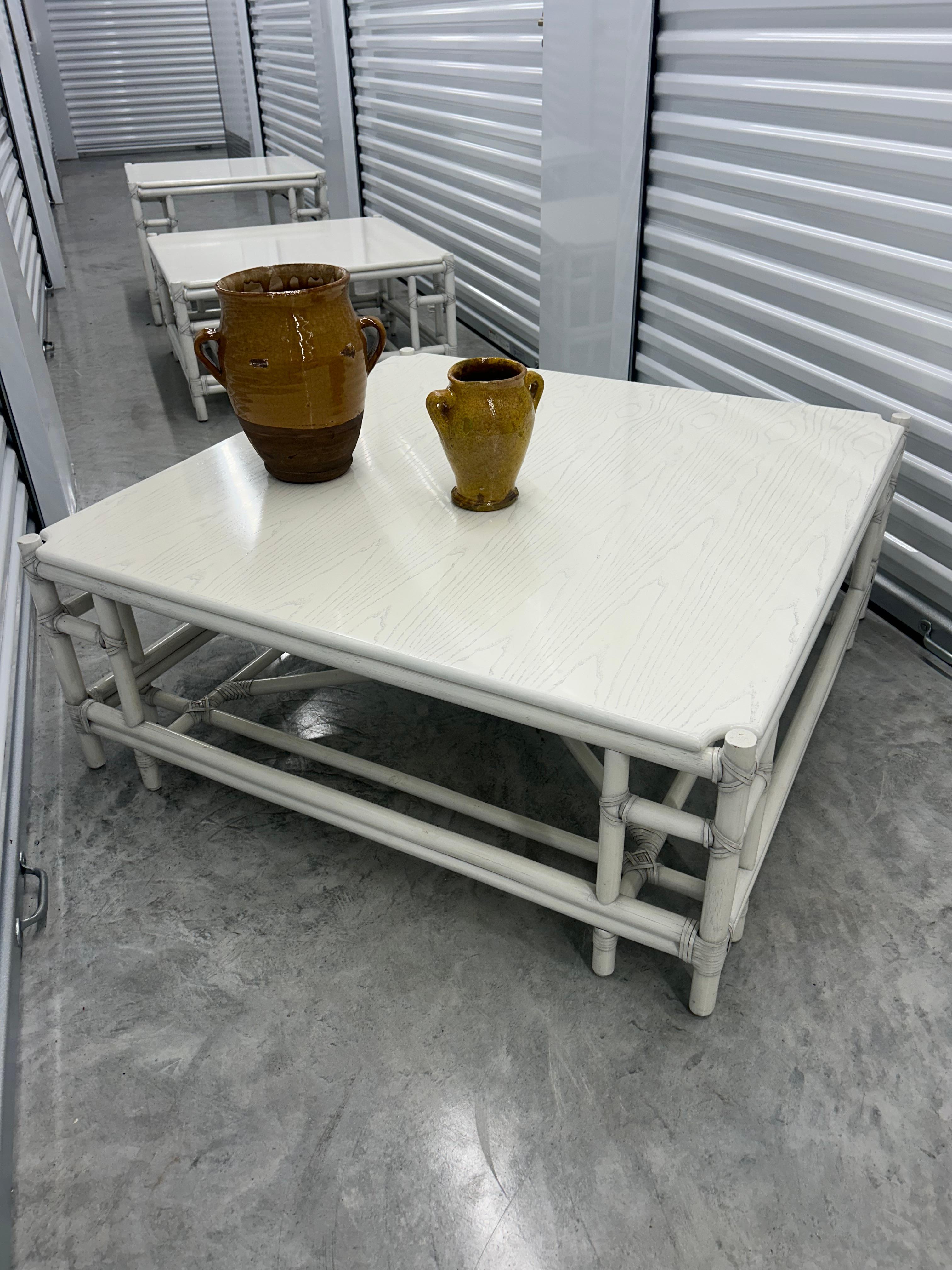 Gasparucci Italo signé grande table basse en laque blanche... deux autres disponibles en vente 1