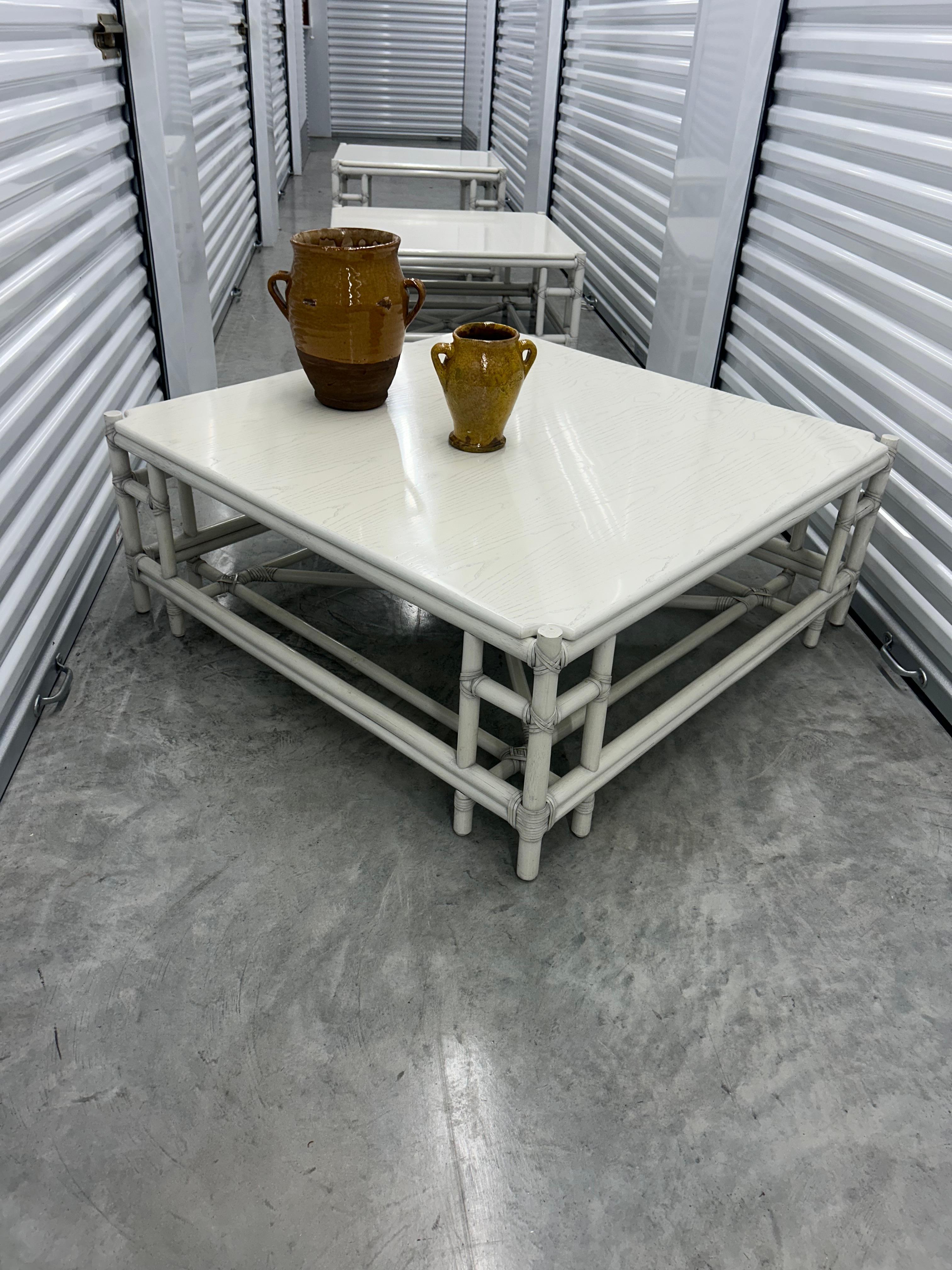 Gasparucci Italo signé grande table basse en laque blanche... deux autres disponibles en vente 2