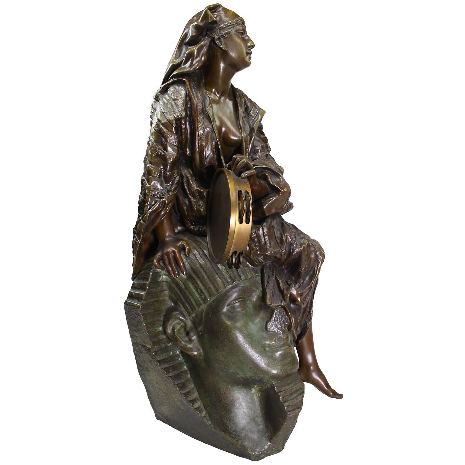 Néo-égyptien Gaston Leroux Figure en bronze d'Aïda sur un sphinx, français, XIXe siècle en vente