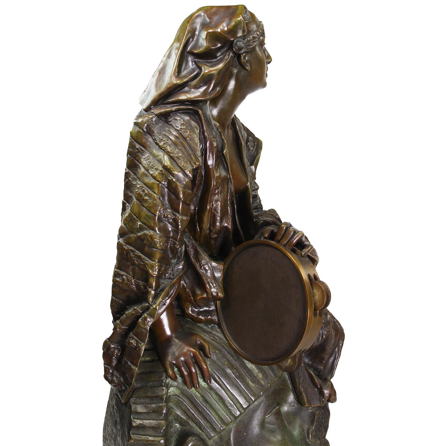 Polychromé Gaston Leroux Figure en bronze d'Aïda sur un sphinx, français, XIXe siècle en vente