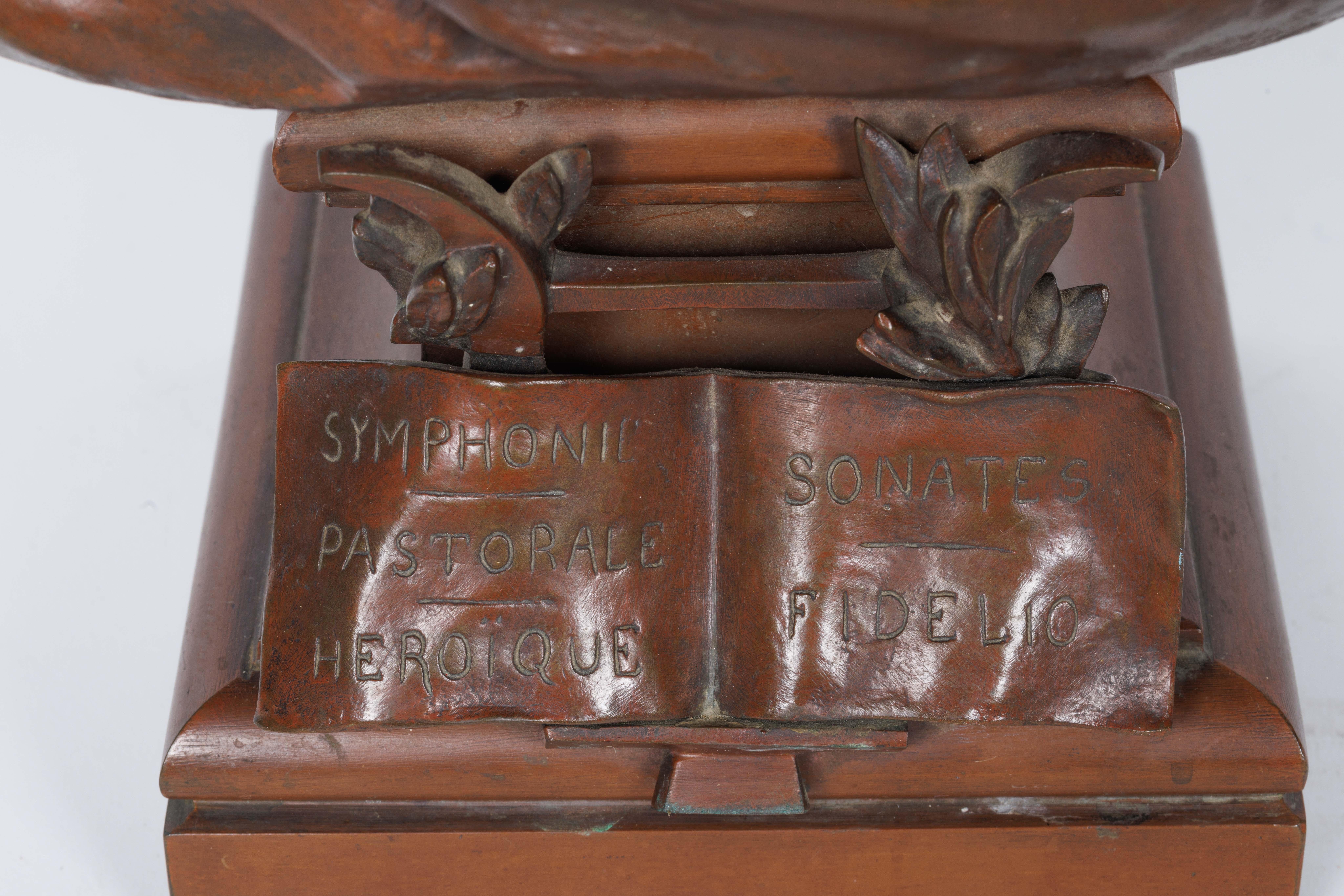 Busto monumental de bronce ricamente patinado de Beethoven por G. LeRoux en venta 5
