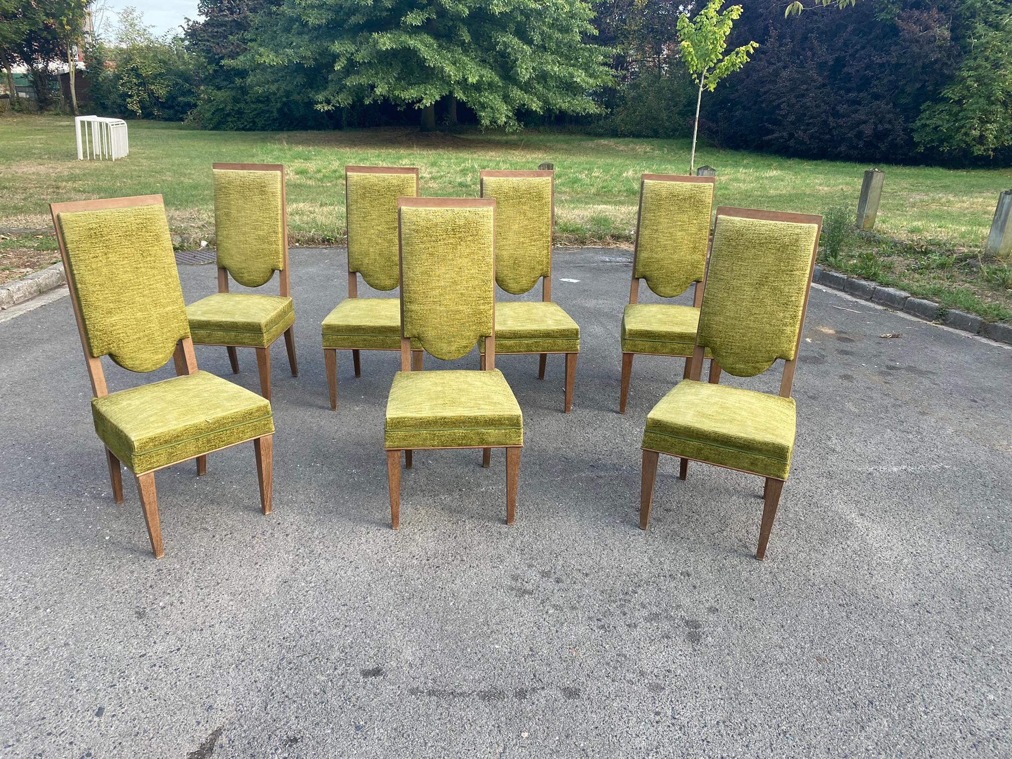 set of seven Art Deco chairs in oak circa 1930/1940 in the style of Maurice Jallot
was restored 3 years ago, the fabric is a little worn, but these chairs do not need to be glued, and the upholstery is in good condition, only the fabric needs to be