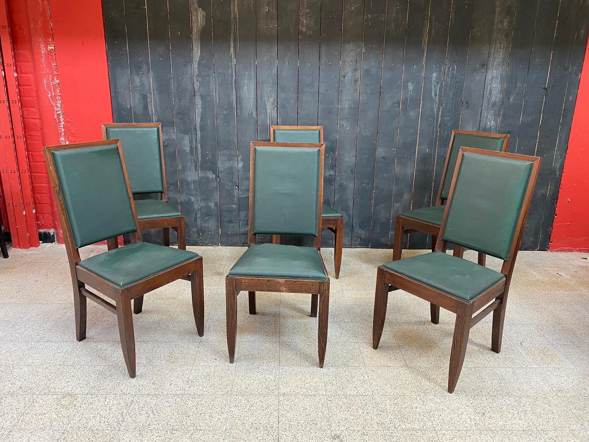 Gaston Poisson, ensemble de six chaises Art Déco en chêne vers 1930/1940
le revêtement doit être changé.