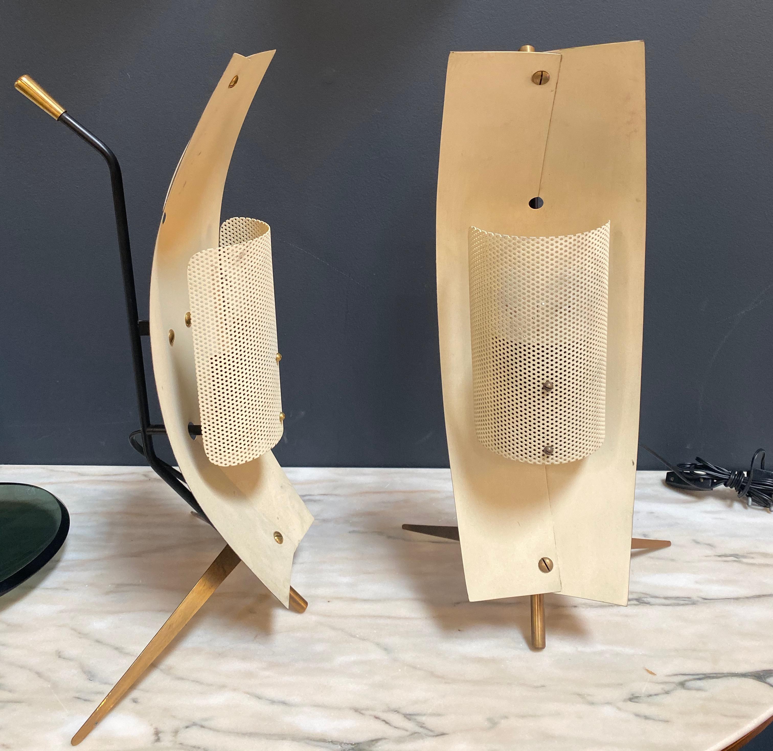 Gastone Colliva: Rare pair of sculptural table lamps in brass and metal, Italy, 1965.
Table lamps in brass, metal and lacquered wood, patent 68062.
Publications; Patents of Italian design 1946-1965 - original patents of Italian design,