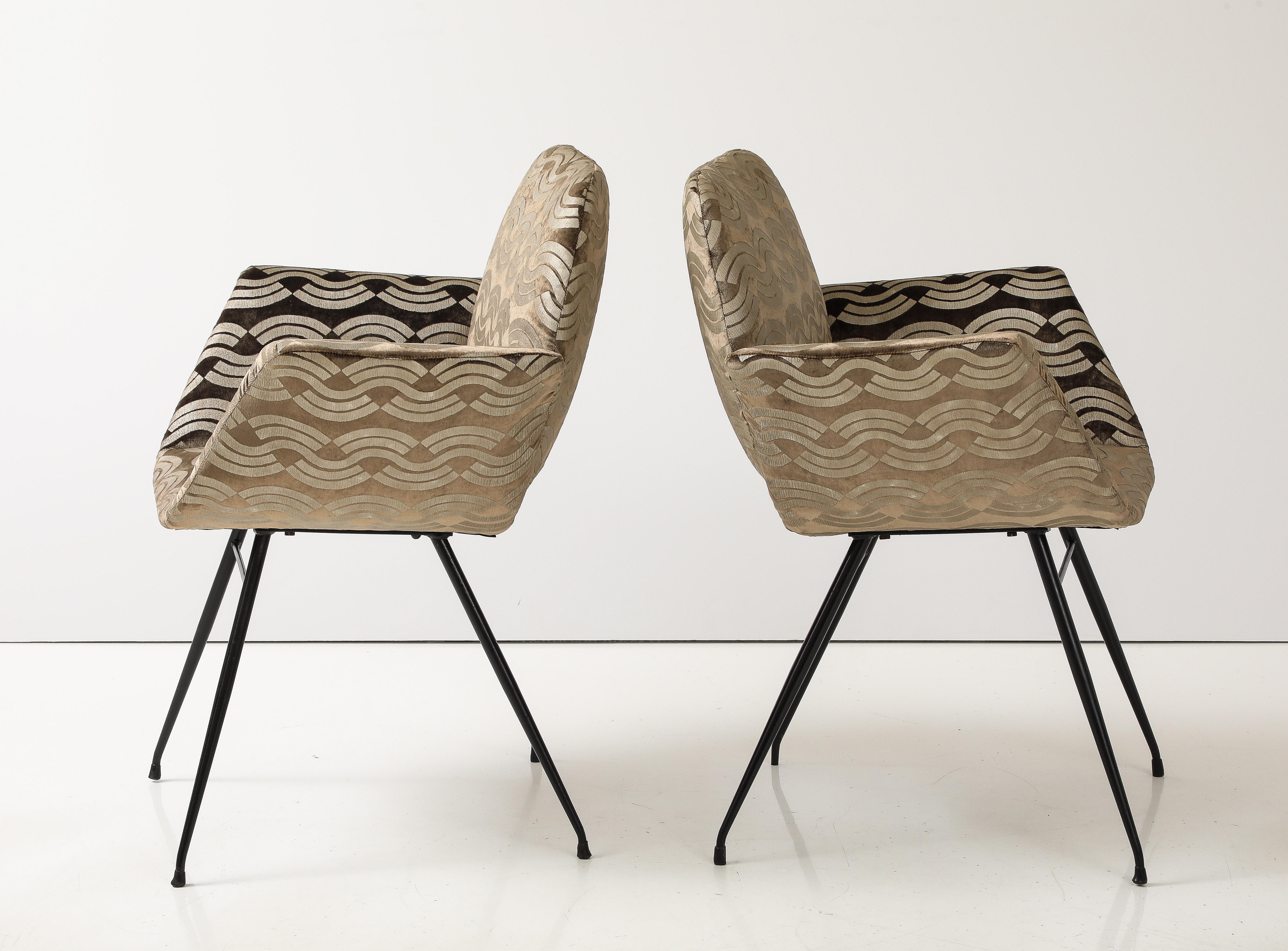 Gastone Rinaldi zugeschriebene modernistische Sessel mit Donghia-Stoff im Angebot 1
