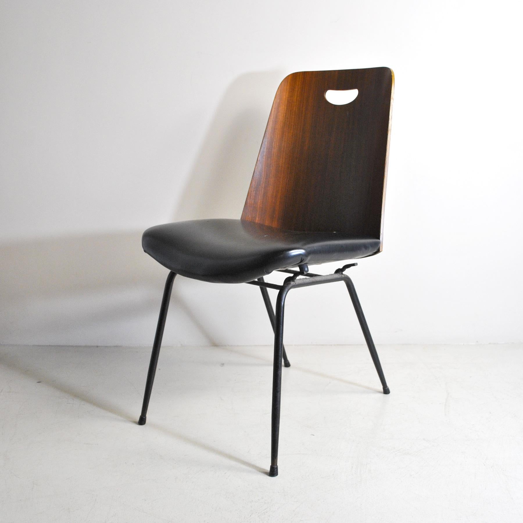 Chaise simple produite par RIMA dans les années 1950, modèle DU 22, conçue par Gastone Rinaldi.
