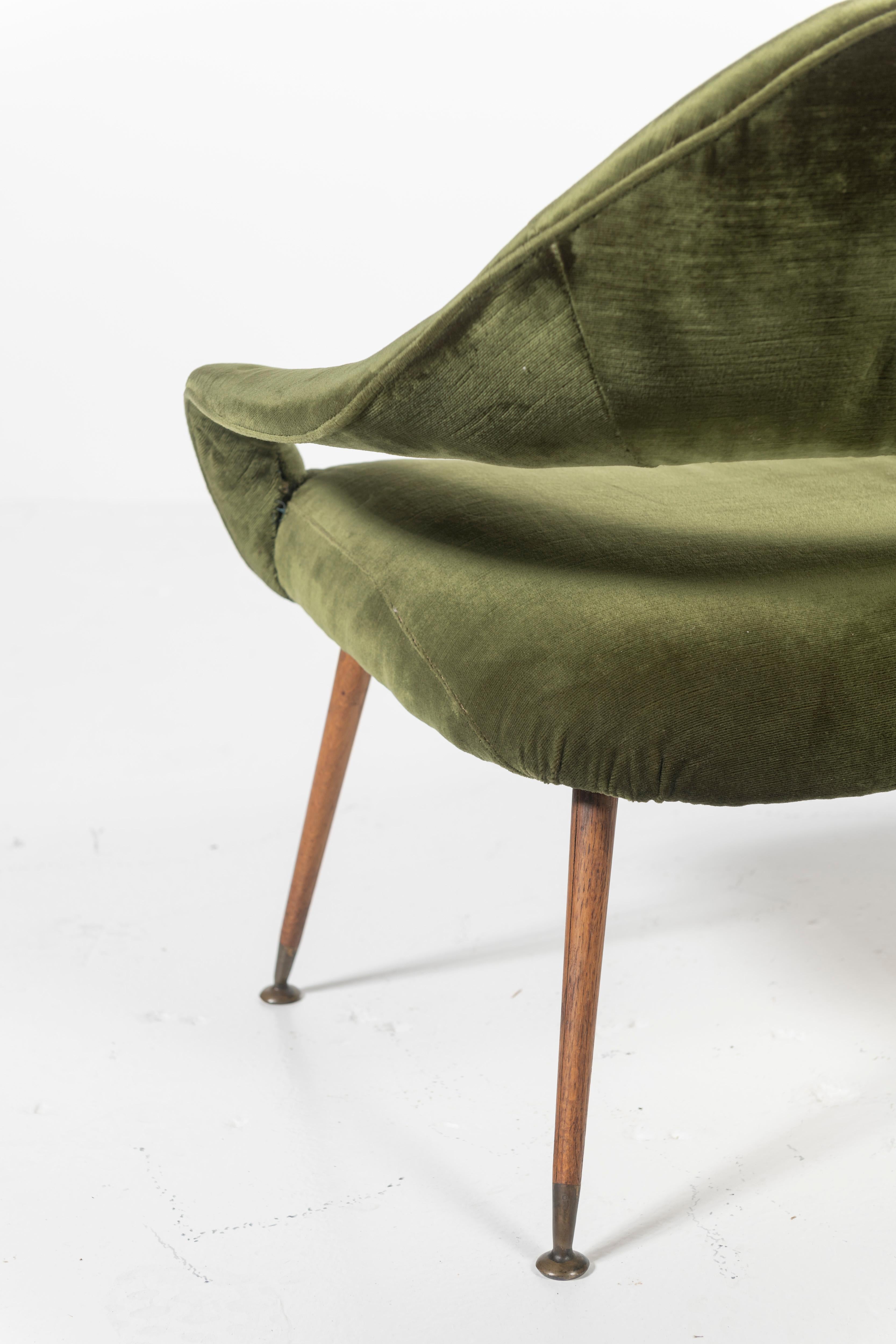 Gastone Rinaldi pour RIMA Mod. canapé en velours vert avec bois et laiton DU559, Italie en vente 3