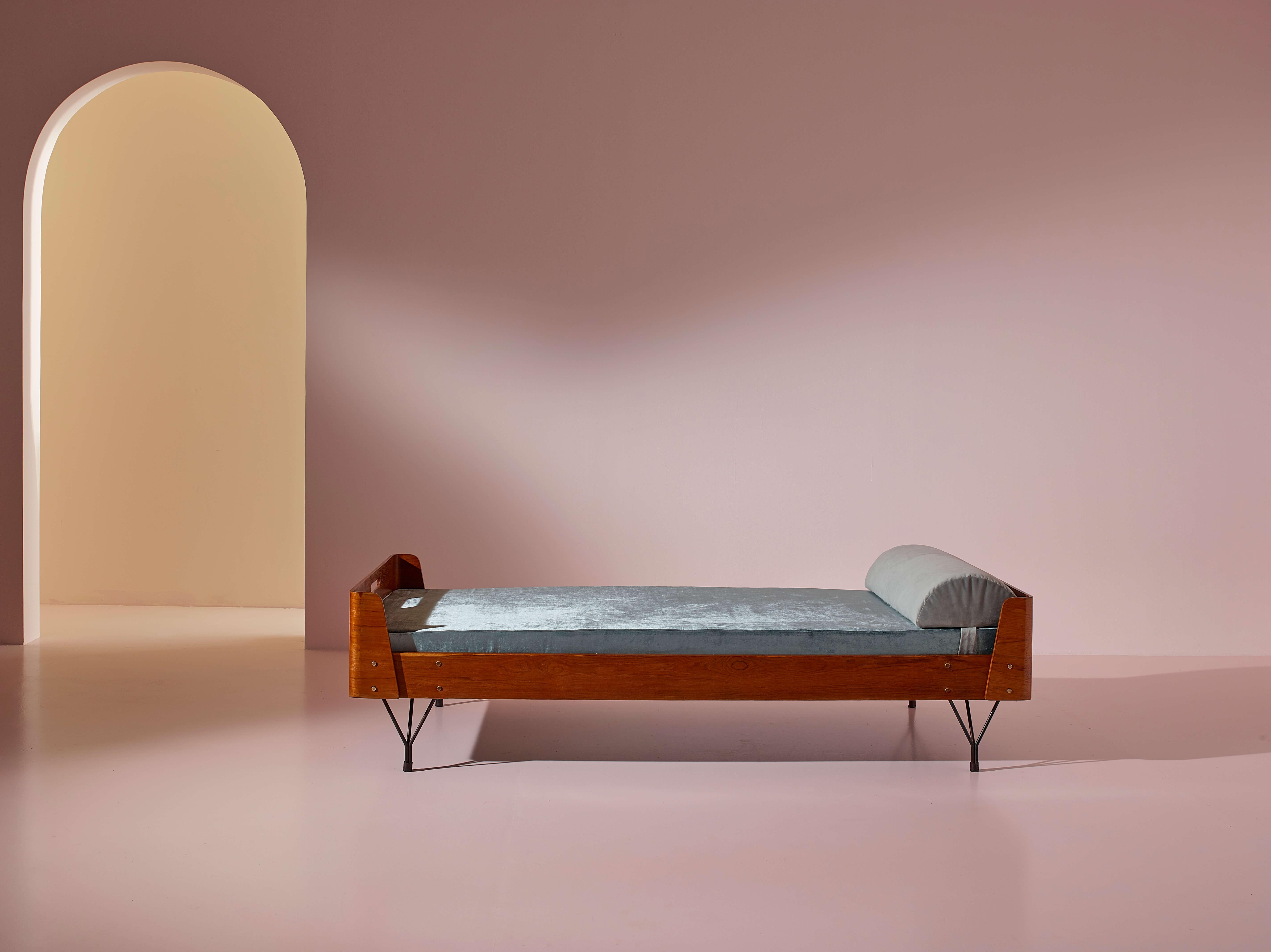 Wood and metal daybed with brass elements, upholstered mattress and cushions, produced by Rima, designed by Gastone Rinaldi, 1950s

The headboard and footboard of this daybed, produced by Rima in the 1950s, are made from curved plywood secured to