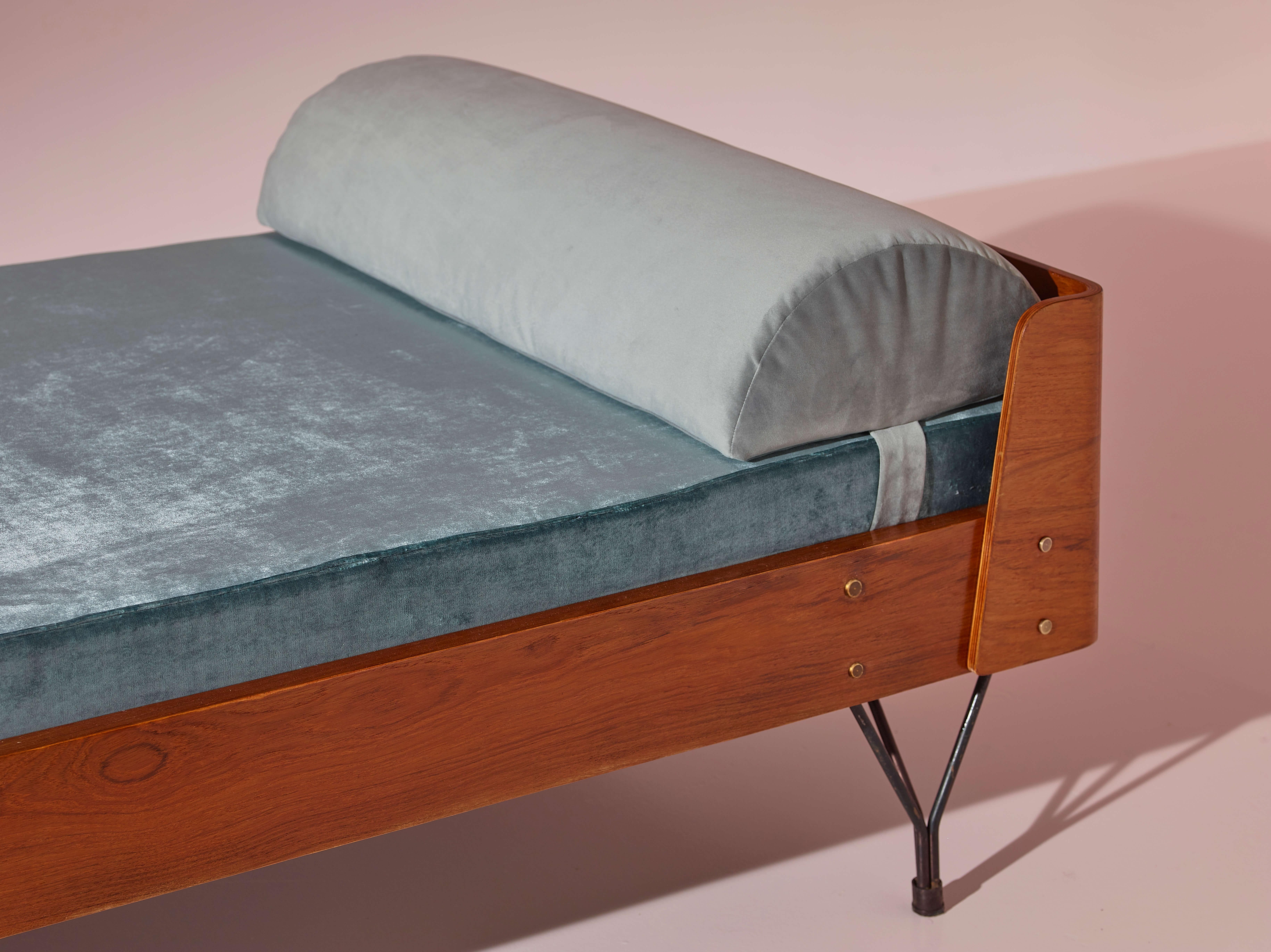 Mid-Century Modern Gastone Rinaldi plywood, metal and brass daybed by Rima, Italy, 1950s