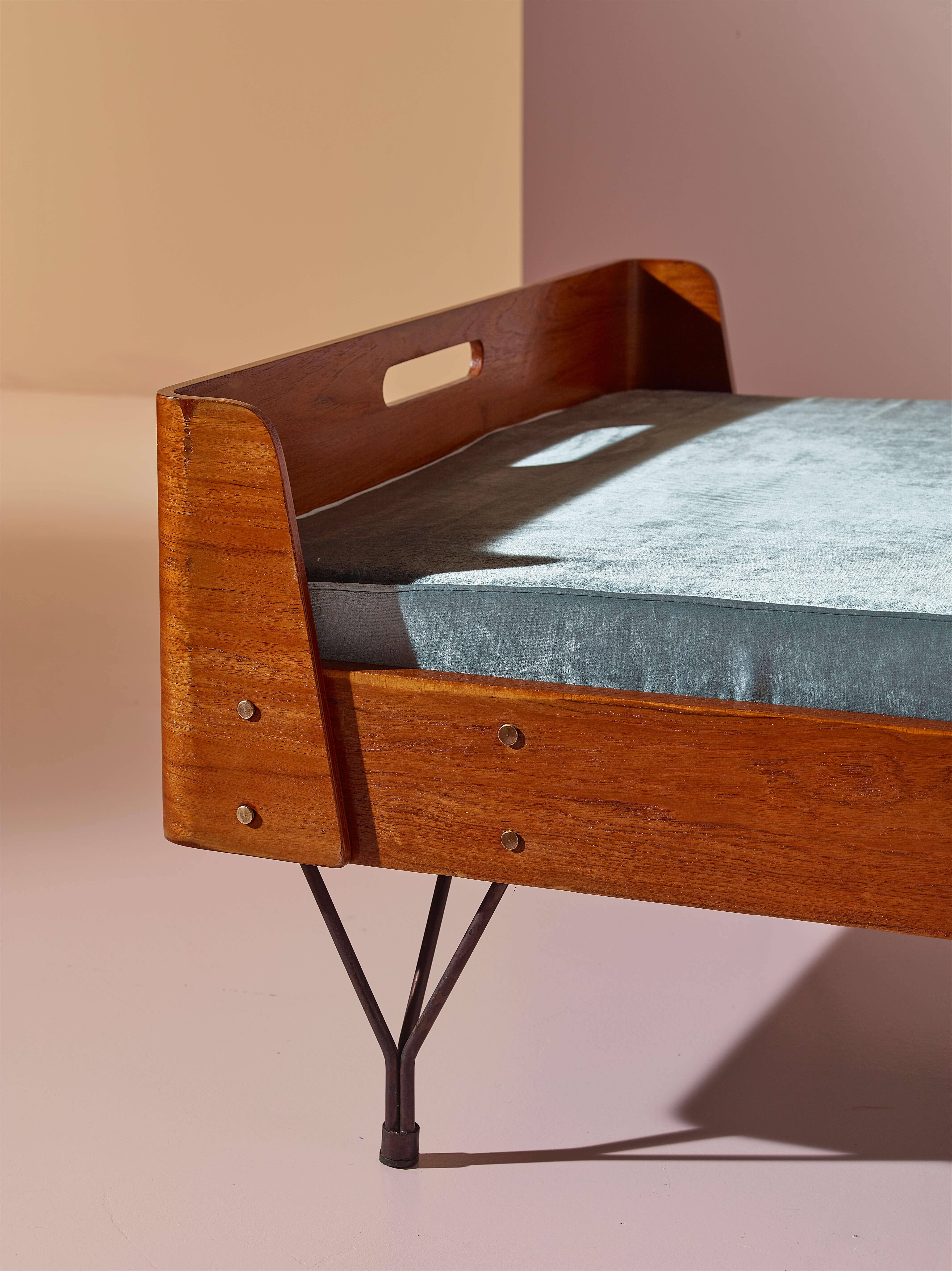 Gastone Rinaldi plywood, metal and brass daybed by Rima, Italy, 1950s In Good Condition In Chiavari, Liguria