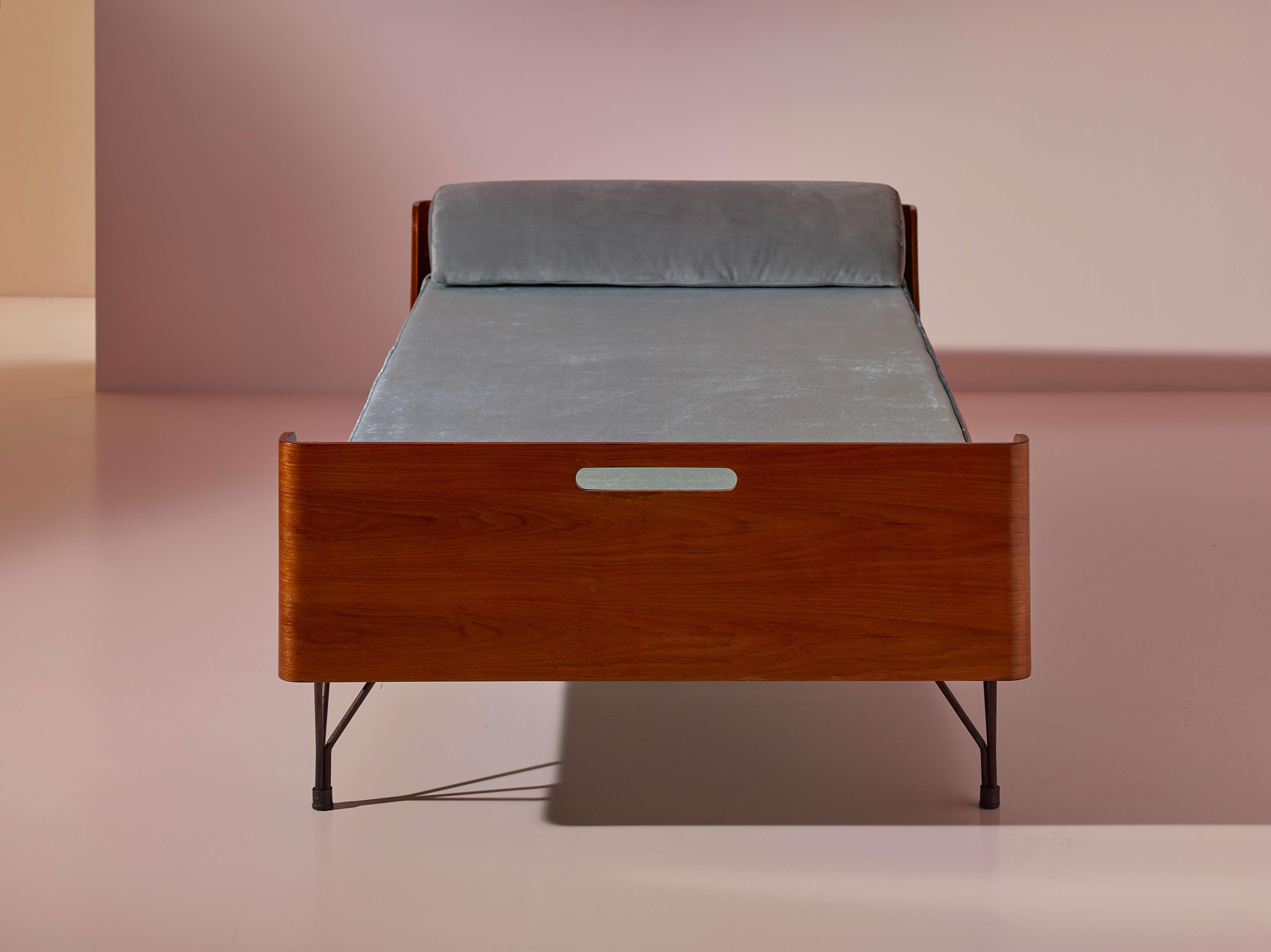 Gastone Rinaldi plywood, metal and brass daybed by Rima, Italy, 1950s 1