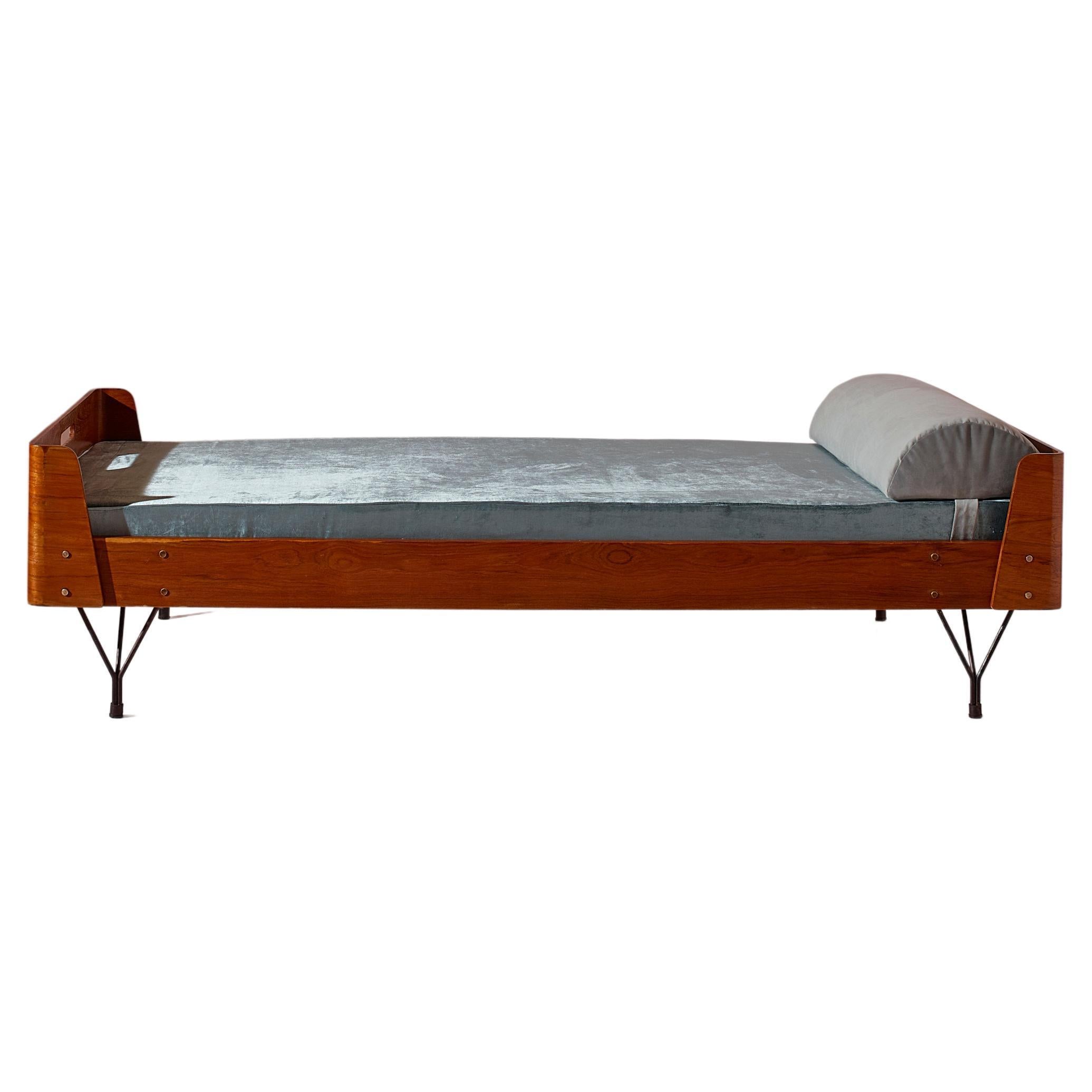 Gastone Rinaldi plywood, metal and brass daybed by Rima, Italy, 1950s