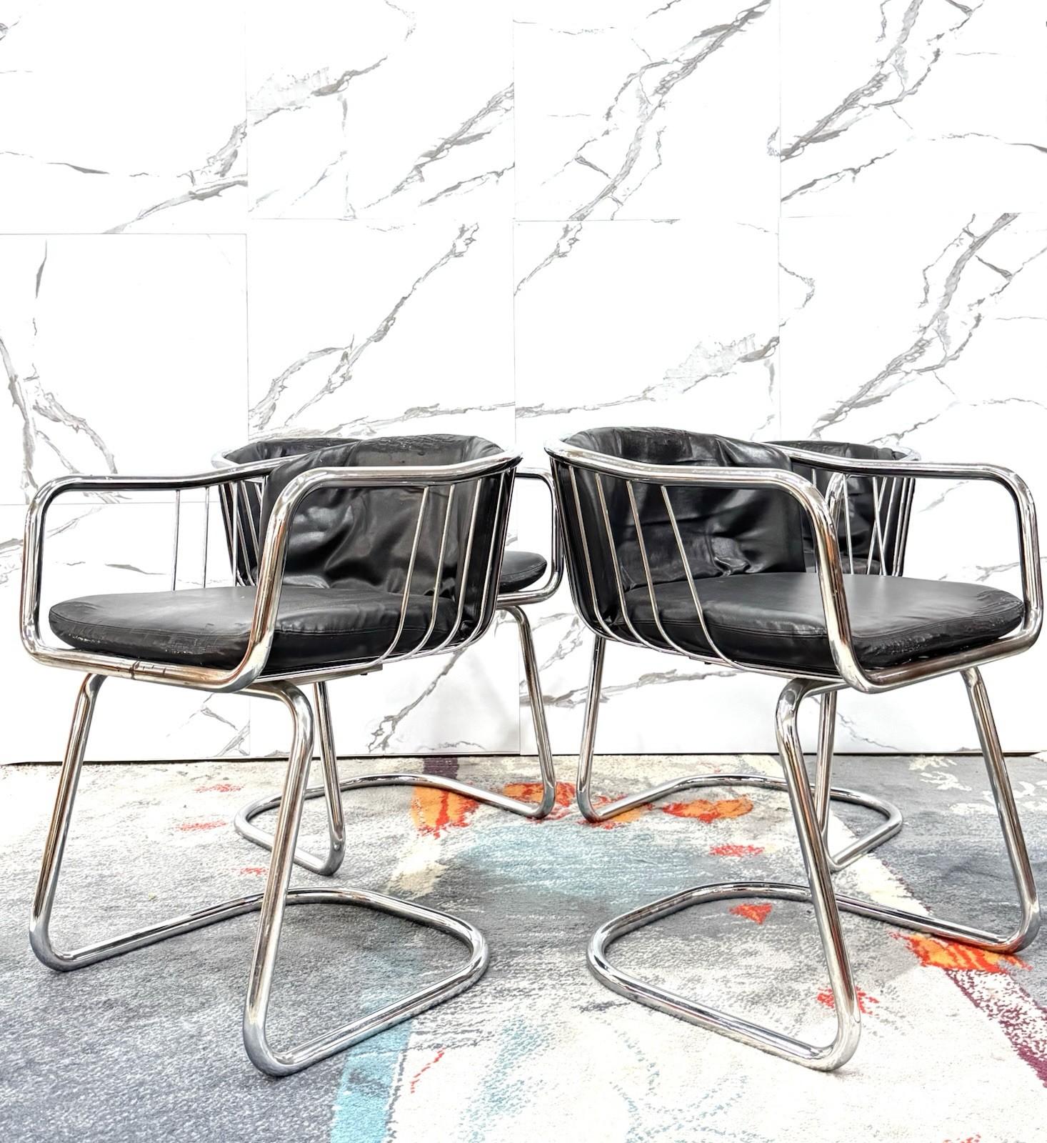 Elegant set of four small armchairs designed by Gastone Rinaldi in the 1970s, an iconic example of Italian modernism. The frame is made of chrome-plated tubular steel, with fluid and dynamic lines and a design that combines lightness and
