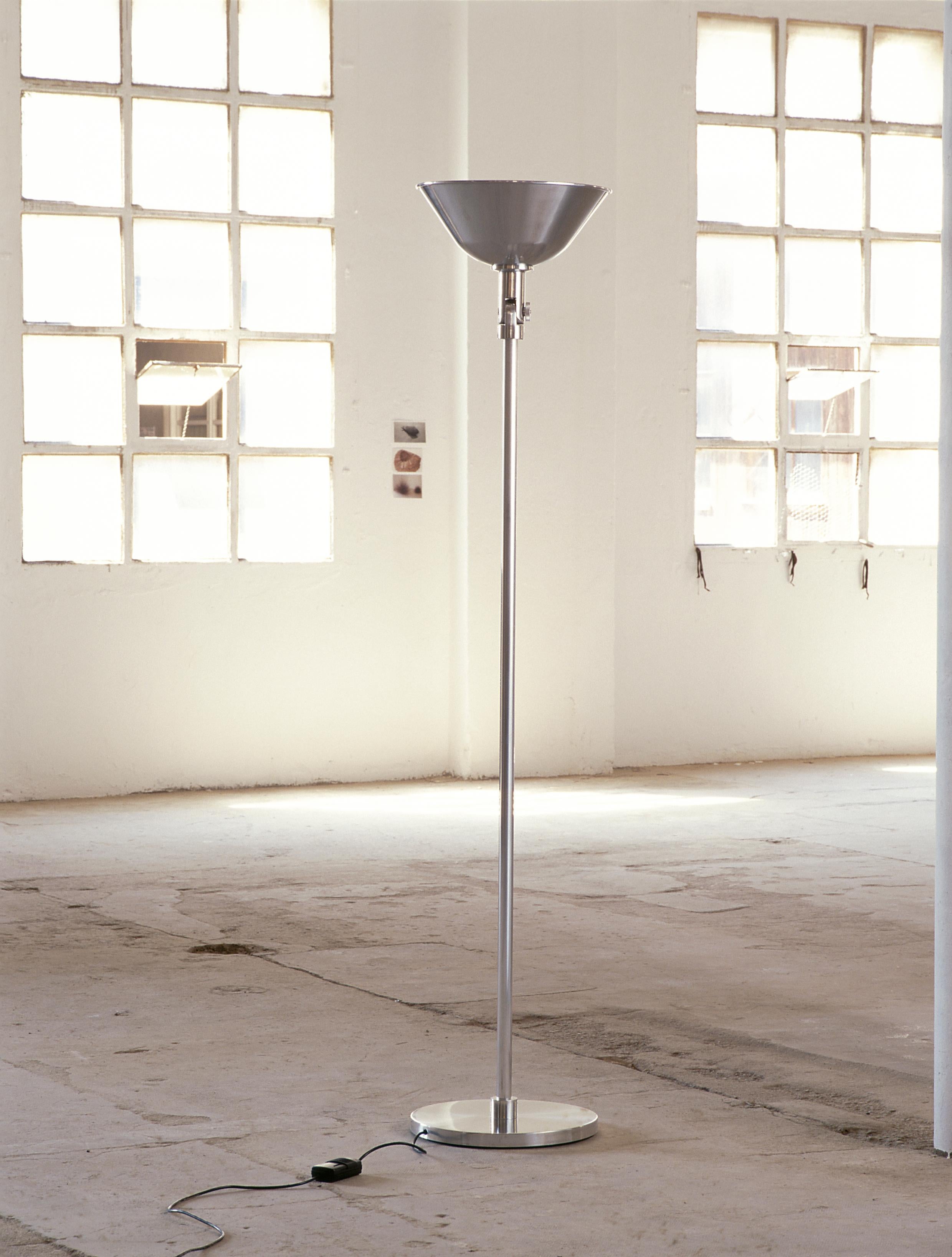 GATCPAC floor lamp by Josep Torres Clavé
Dimensions: D 41 x H 207 cm
Materials: Aluminum.

The GATCPAC lamp is a tribute to the group of Catalan architects of the same name who sought to modernise the approach to construction during their era.