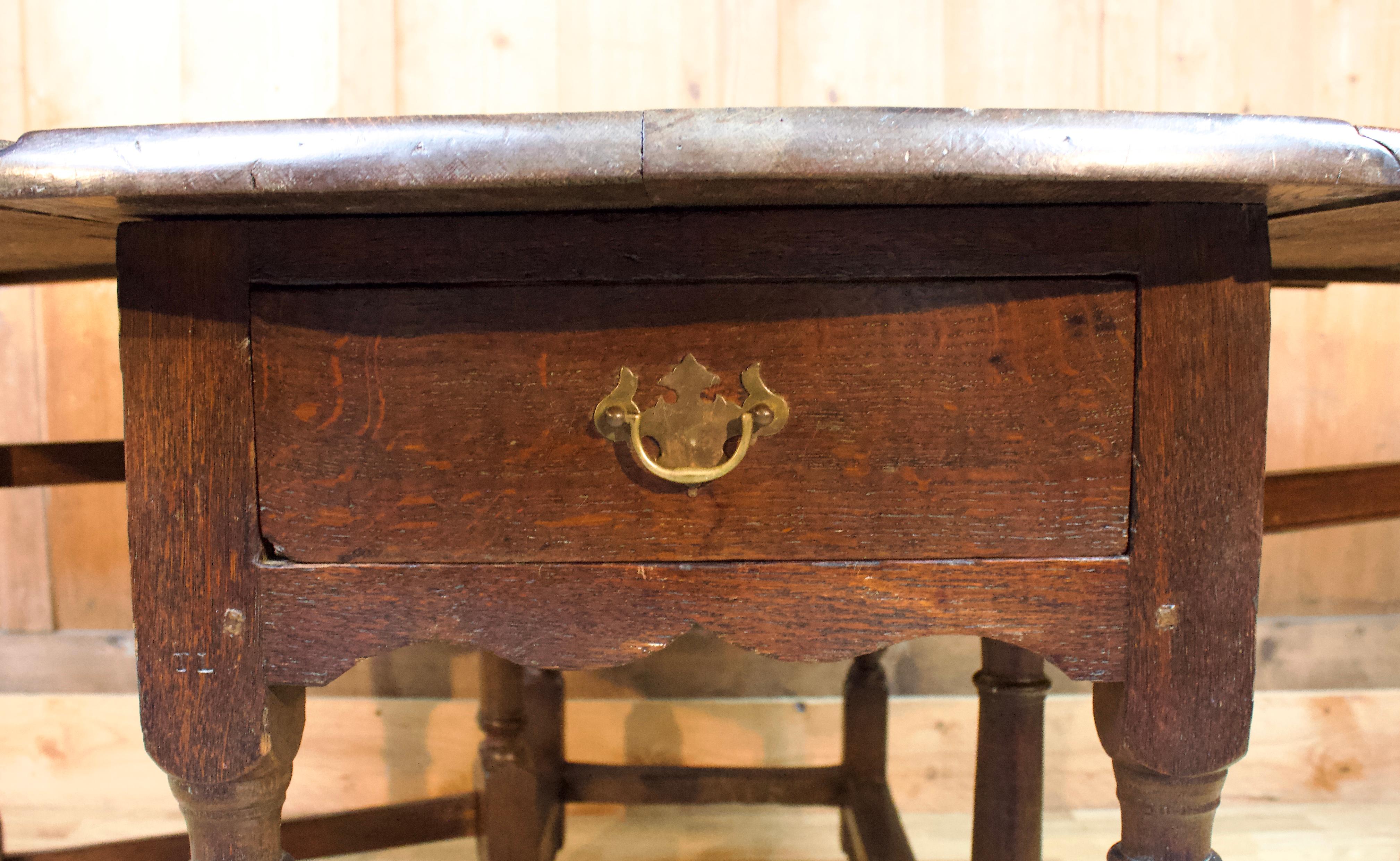 Anglais Table anglaise pliante en bois de chêne, 18e siècle, Angleterre  en vente
