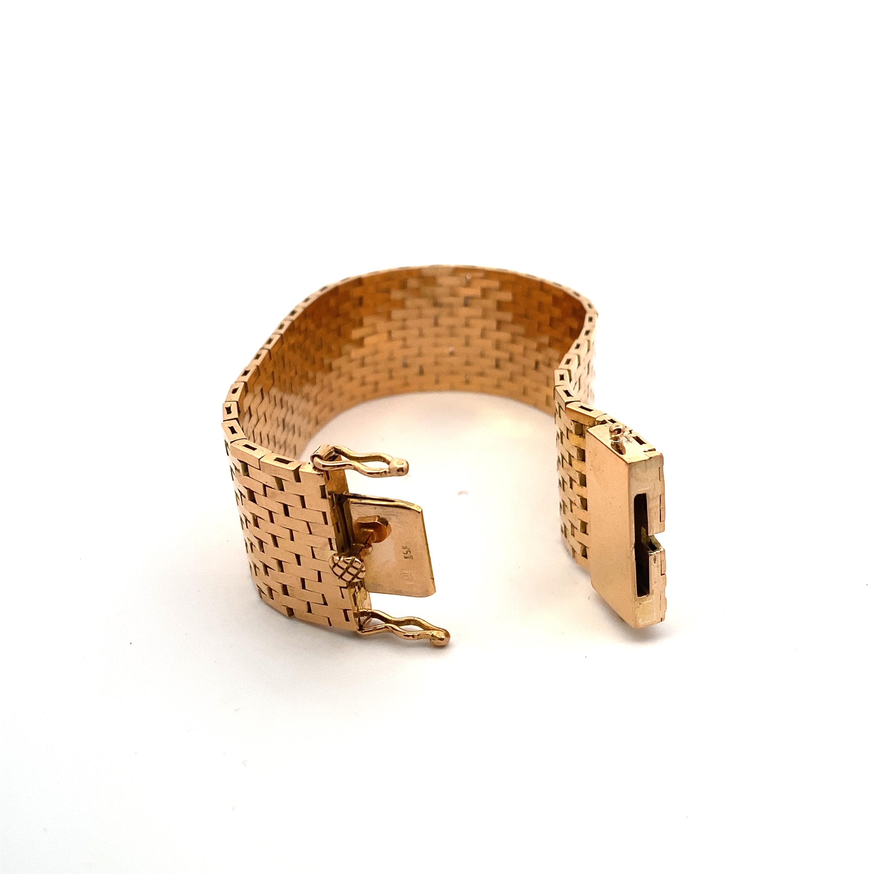 Gate Link Gold Bracelet In Good Condition For Sale In DALLAS, TX