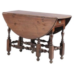 Gate table with six legs and half-moon edges in vine wood - 17th century