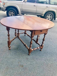 Gateleg Table Walnut William an Mary Ring an Vase Turning Philadelphia, 1720