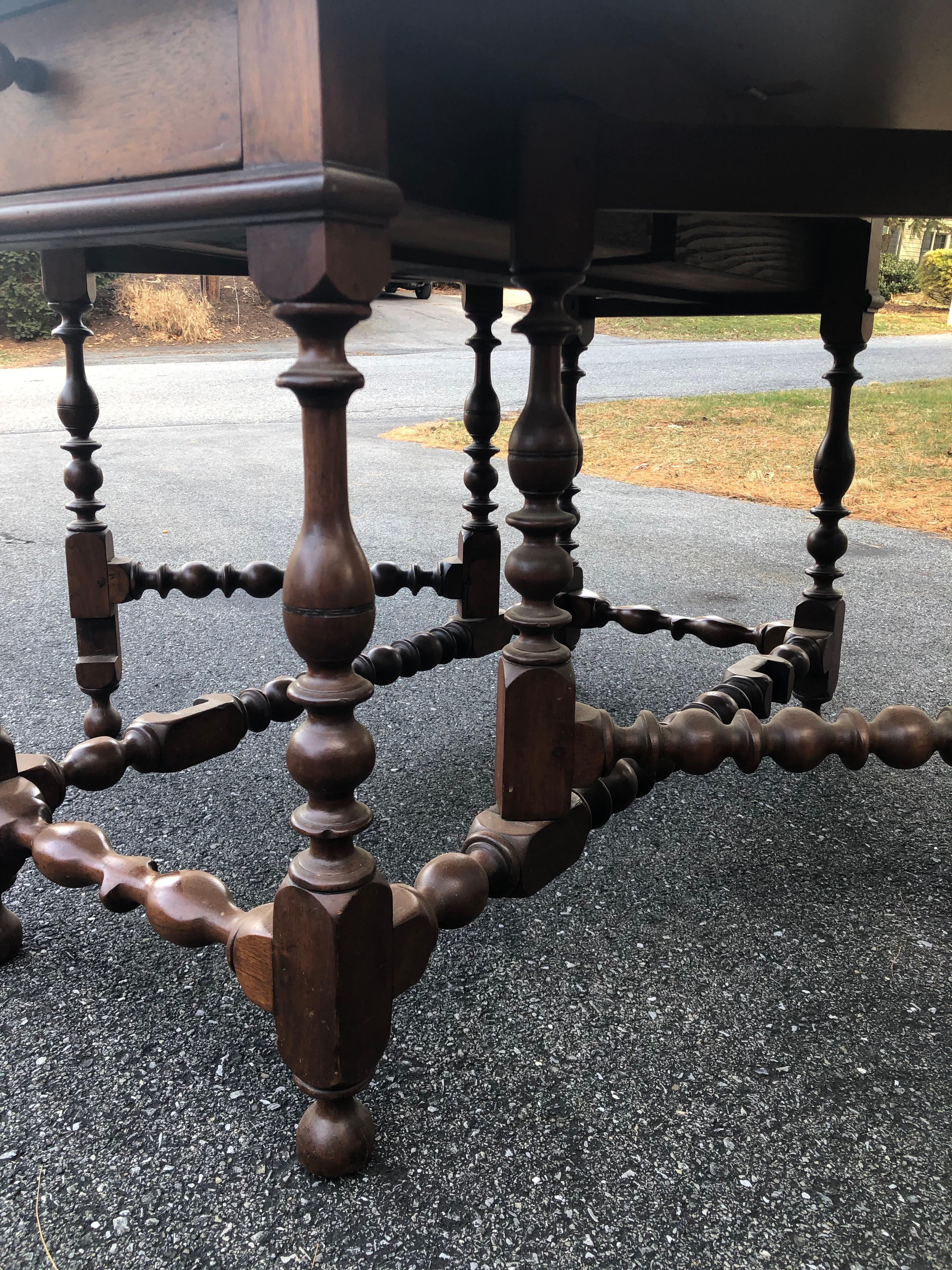 Early 18th Century Gateleg Table Walnut William an Mary Ring an Vase Turning Philadelphia, 1720 For Sale