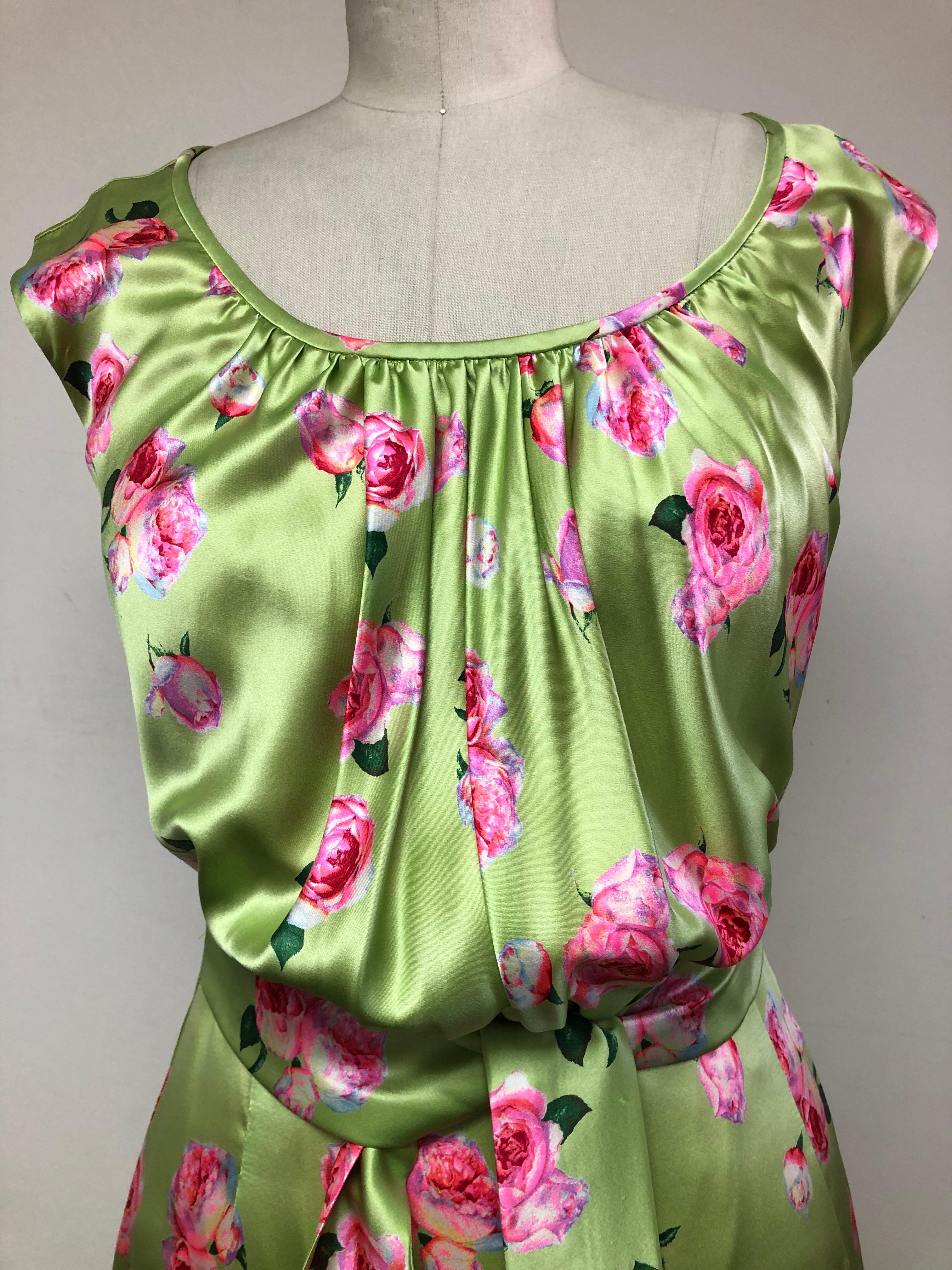 Gathered Blouson Gown in Pale Green Charmuese with Scattered  Pink Roses In Excellent Condition For Sale In Los Angeles, CA