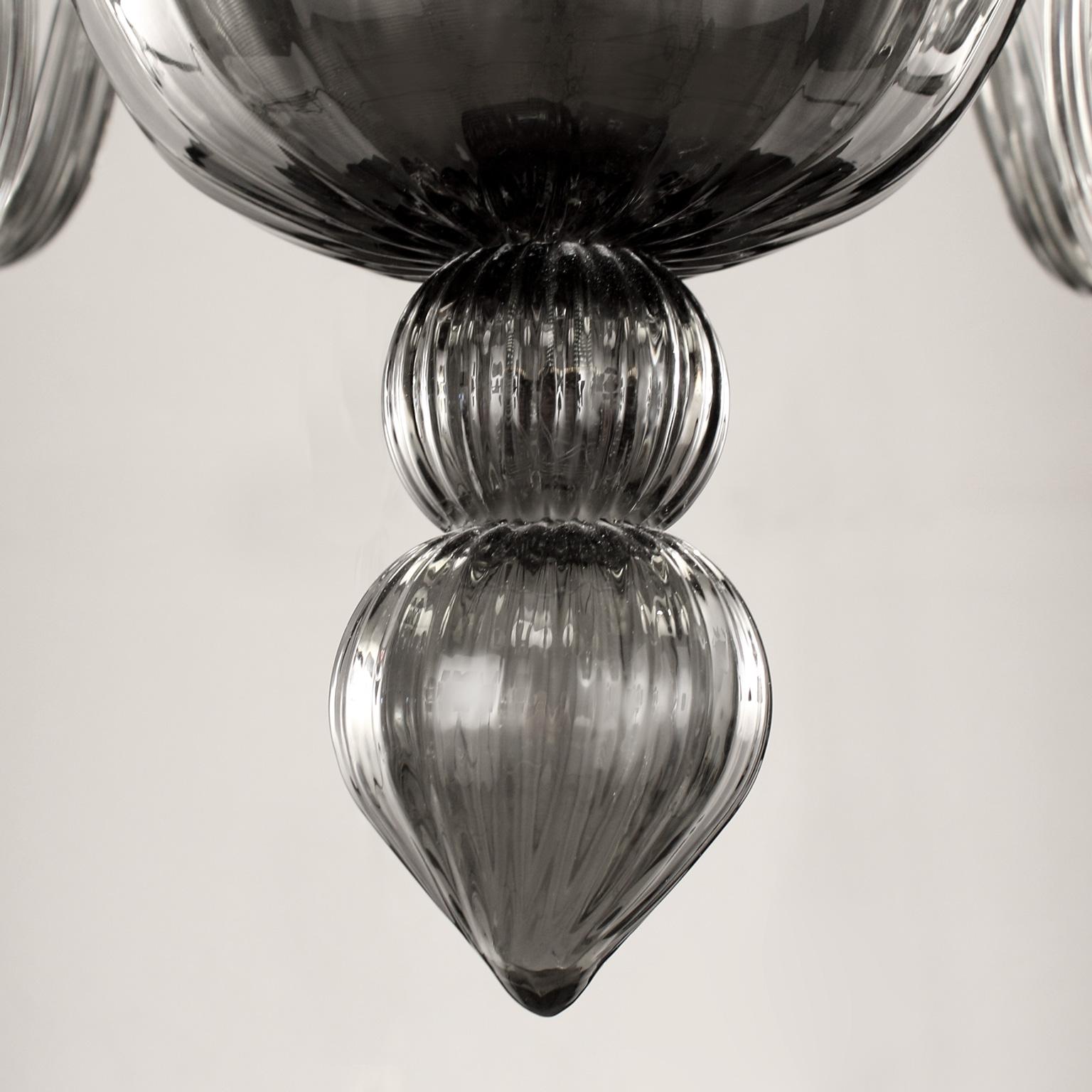 Artistic Chandelier 5 arms Dark Grey Murano Glass with Lampshades by Multiforme In New Condition For Sale In Trebaseleghe, IT