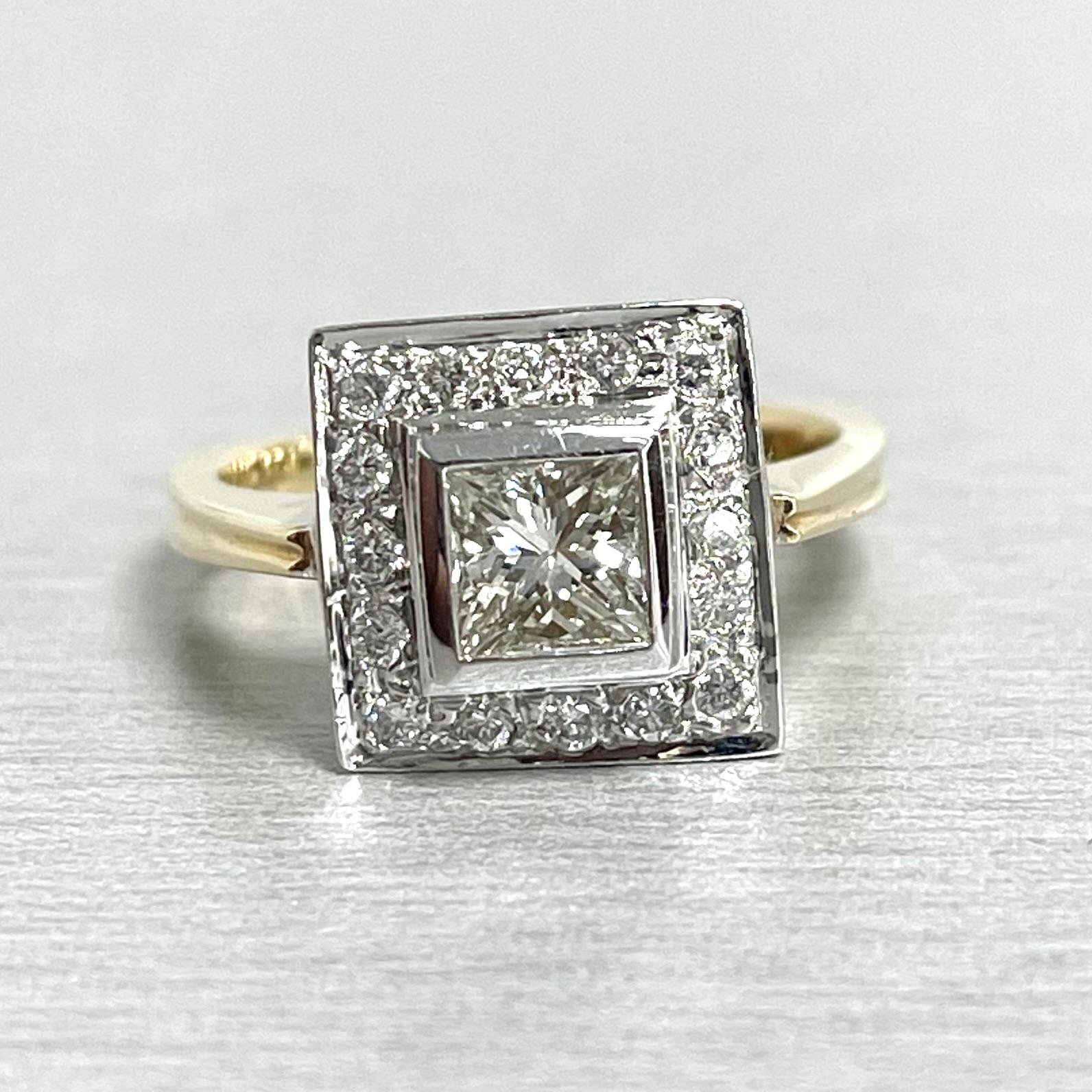Taille princesse Bague de fiançailles Beauvince Gatsby en or avec diamants 0,95 carat en vente