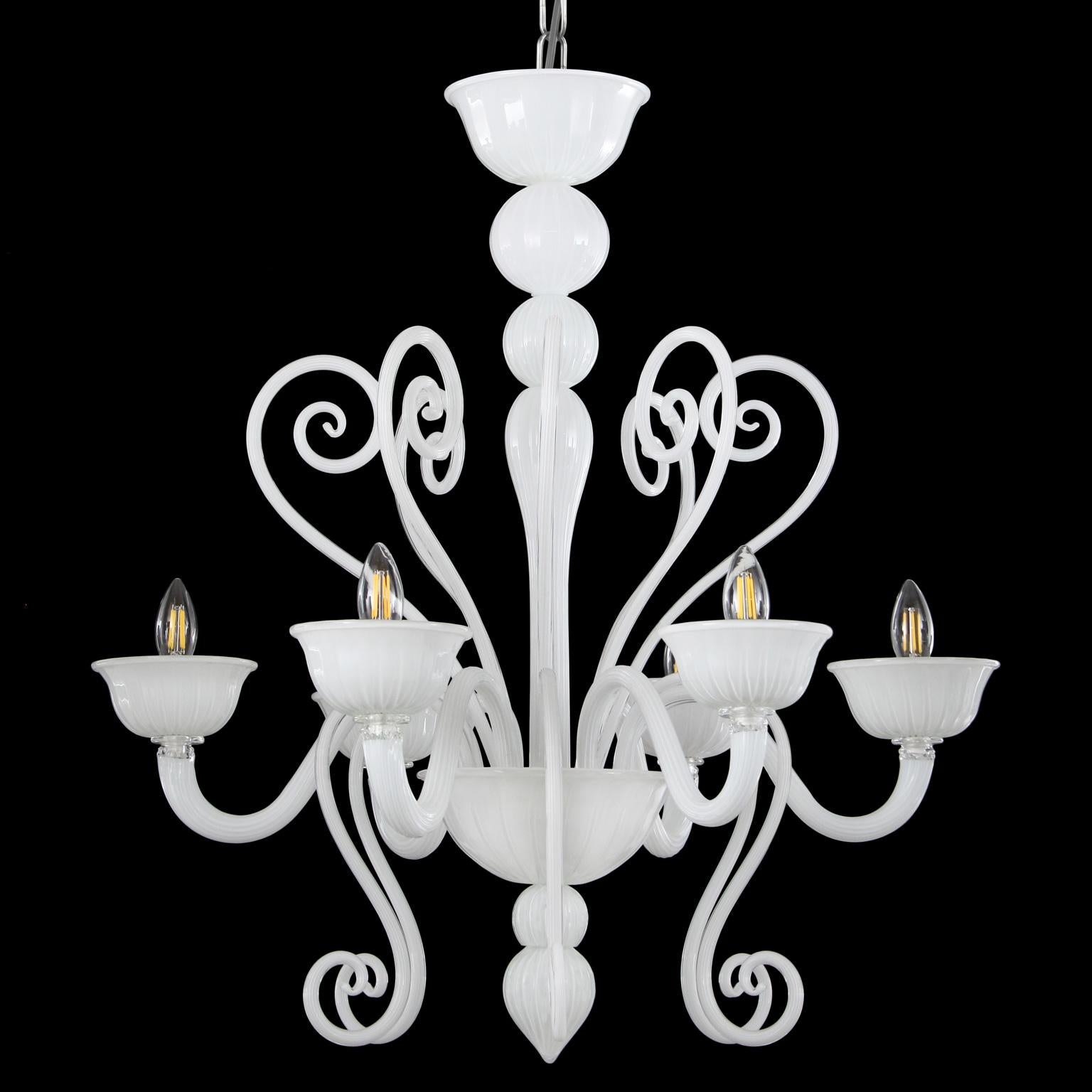 Gatsby chandelier 6 lights. White Murano glass. 'Reversed' decorative curl elements. White glass cups

The Venetian chandelier Gatsby is the perfect combination of elegant and modern elements. The use of color featuring bright tones, the surface