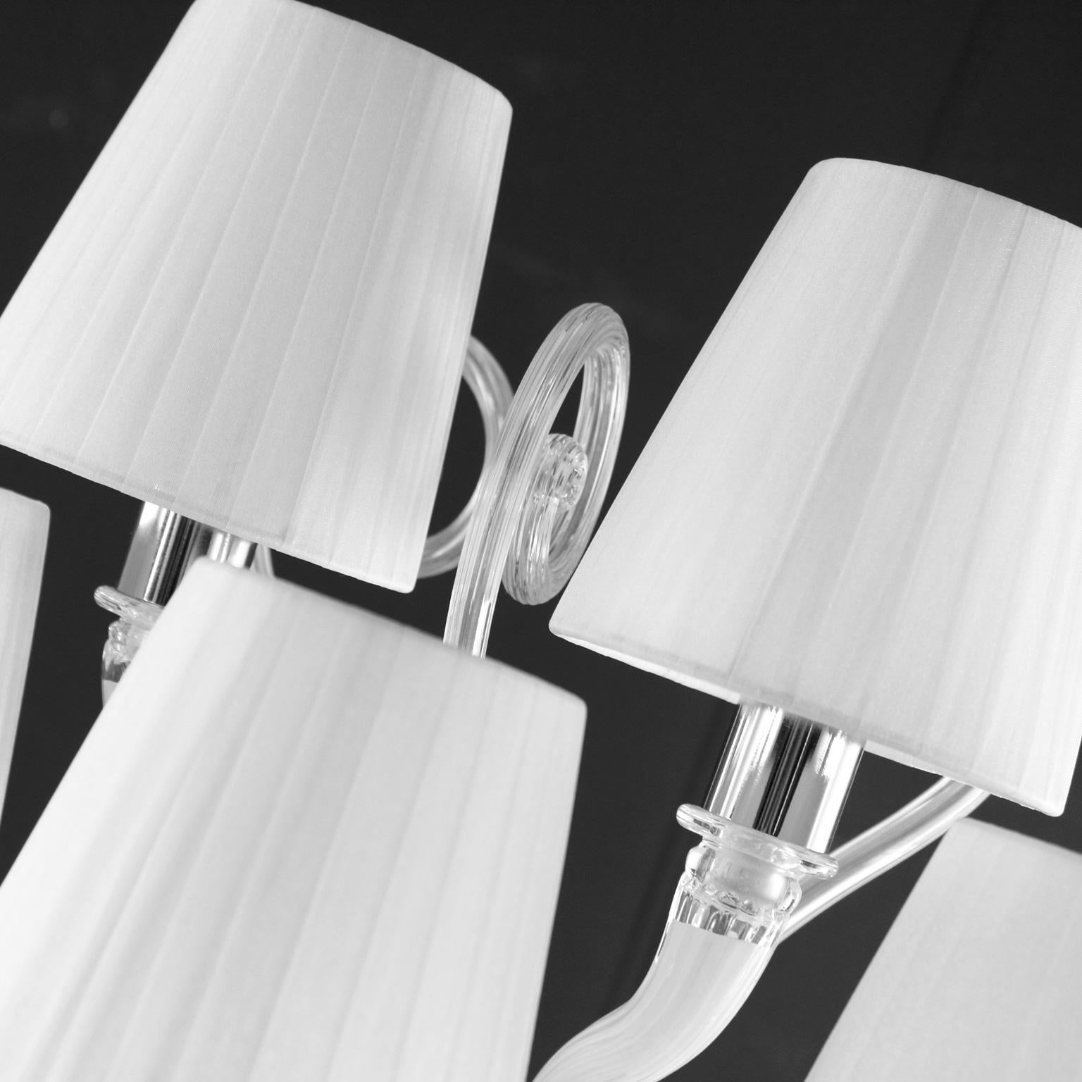 Wandleuchter mit 5 Armen aus weißem Muranoglas, weiße Lampenschirme Gatsby von Multiforme, auf Lager (21. Jahrhundert und zeitgenössisch) im Angebot