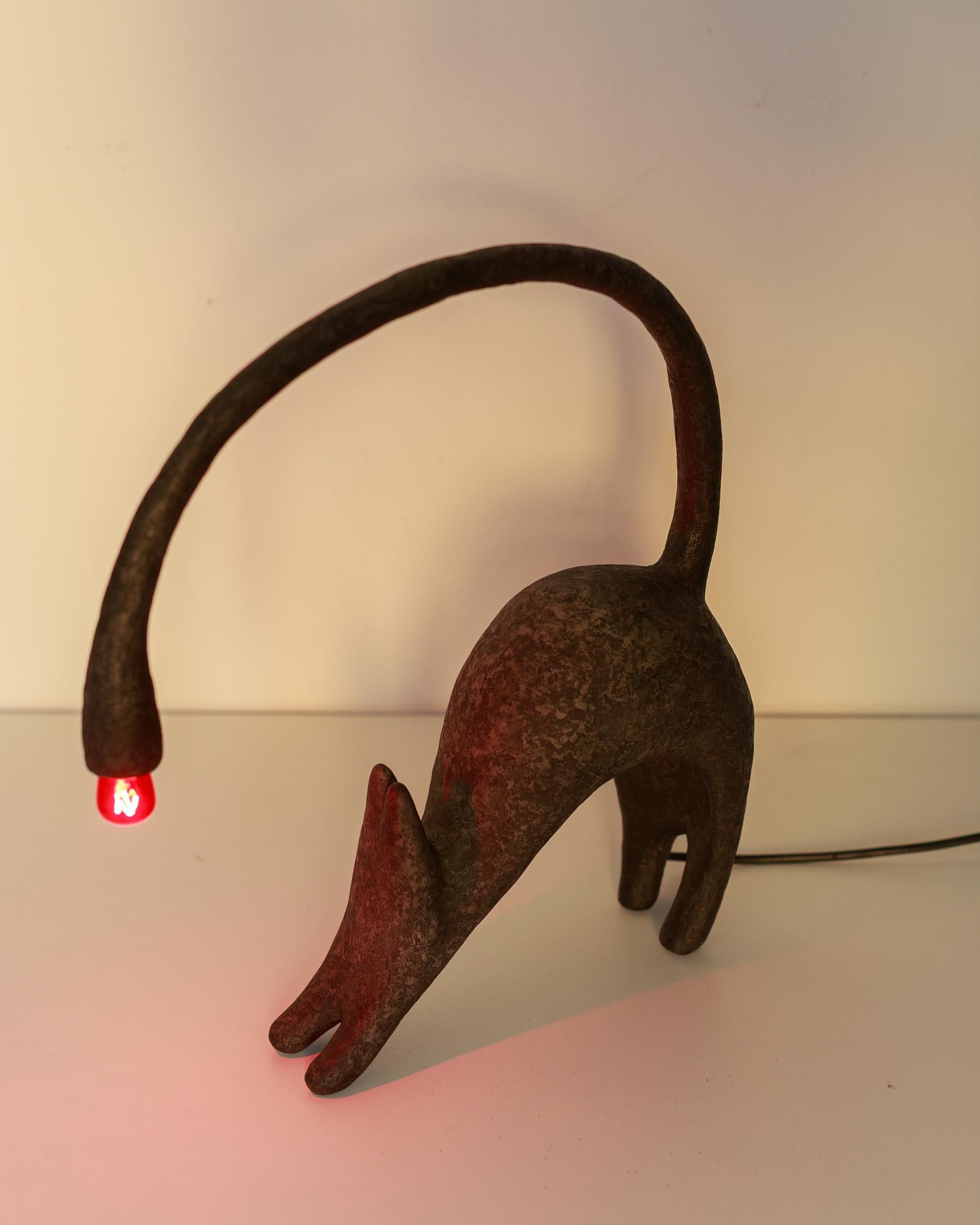 BETTINA Lampe de table et lampadaire contemporaine par Pavel Vishnevsky, édition limitée, design organique bionique sculptural, matériaux recyclés

Guidée par un langage minimaliste et anti-mode, la série s'inspire de la beauté de l'imperfection,