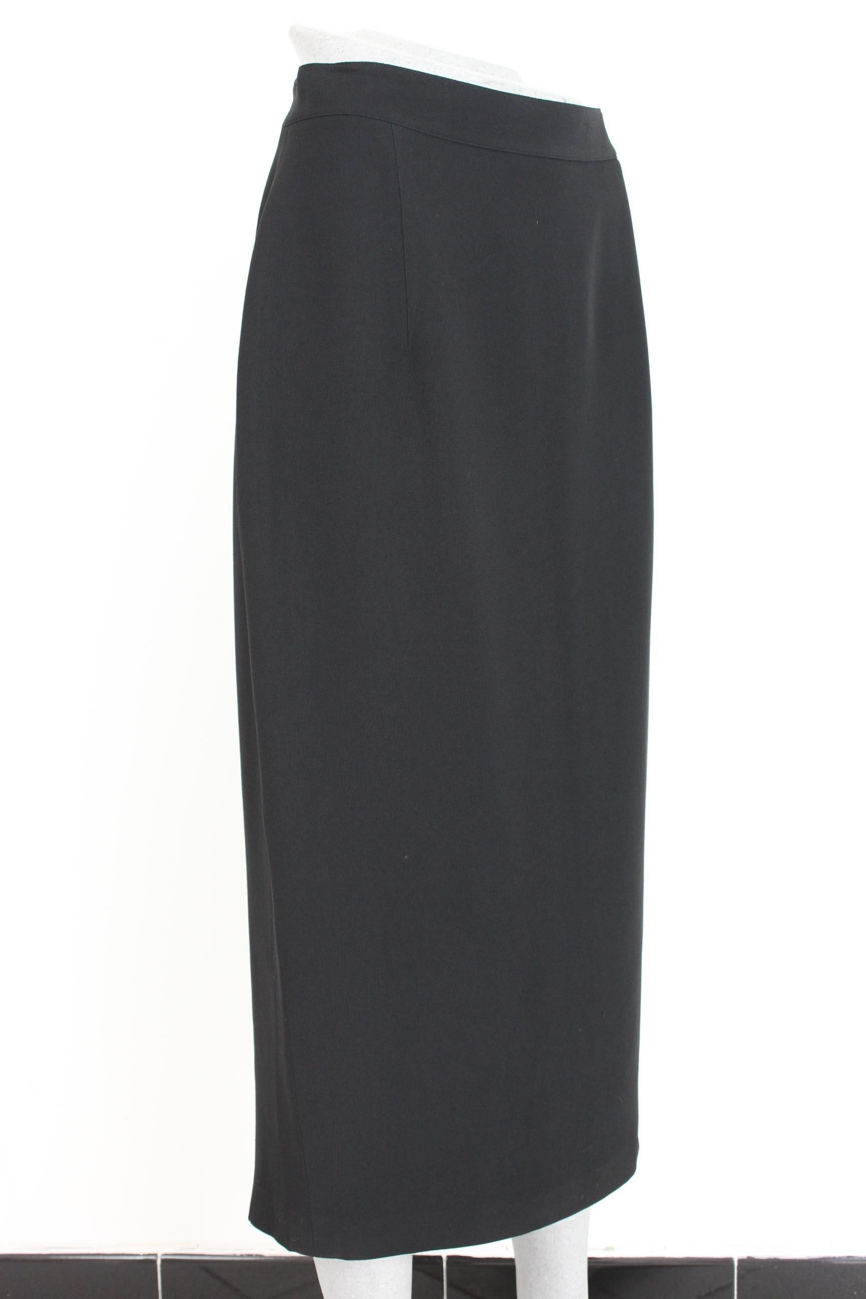 Gattinoni 90's black vintage skirt. Lined with slit. Pencil Skirt. Ideal for an elegant evening look. Made in Italy. Composition 60% acetate, 40% cupro. Excellent vintage condition.

Size: 48 It 14 Us 16 Uk

Waist: 39 cm 
Length: 85 cm