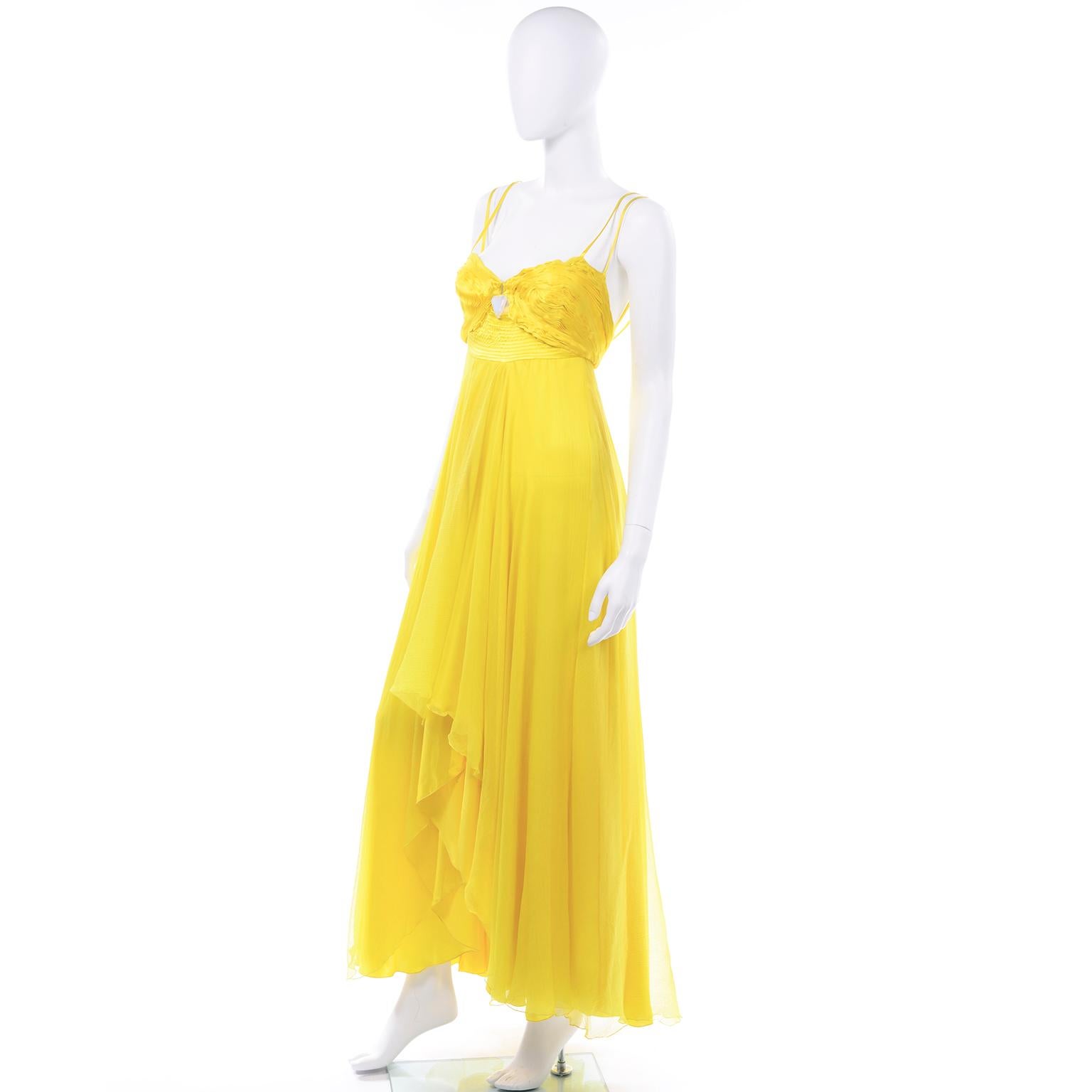 Gattinoni Yellow Silk Chiffon High Low Evening Dress w Cutout  In Good Condition For Sale In Portland, OR
