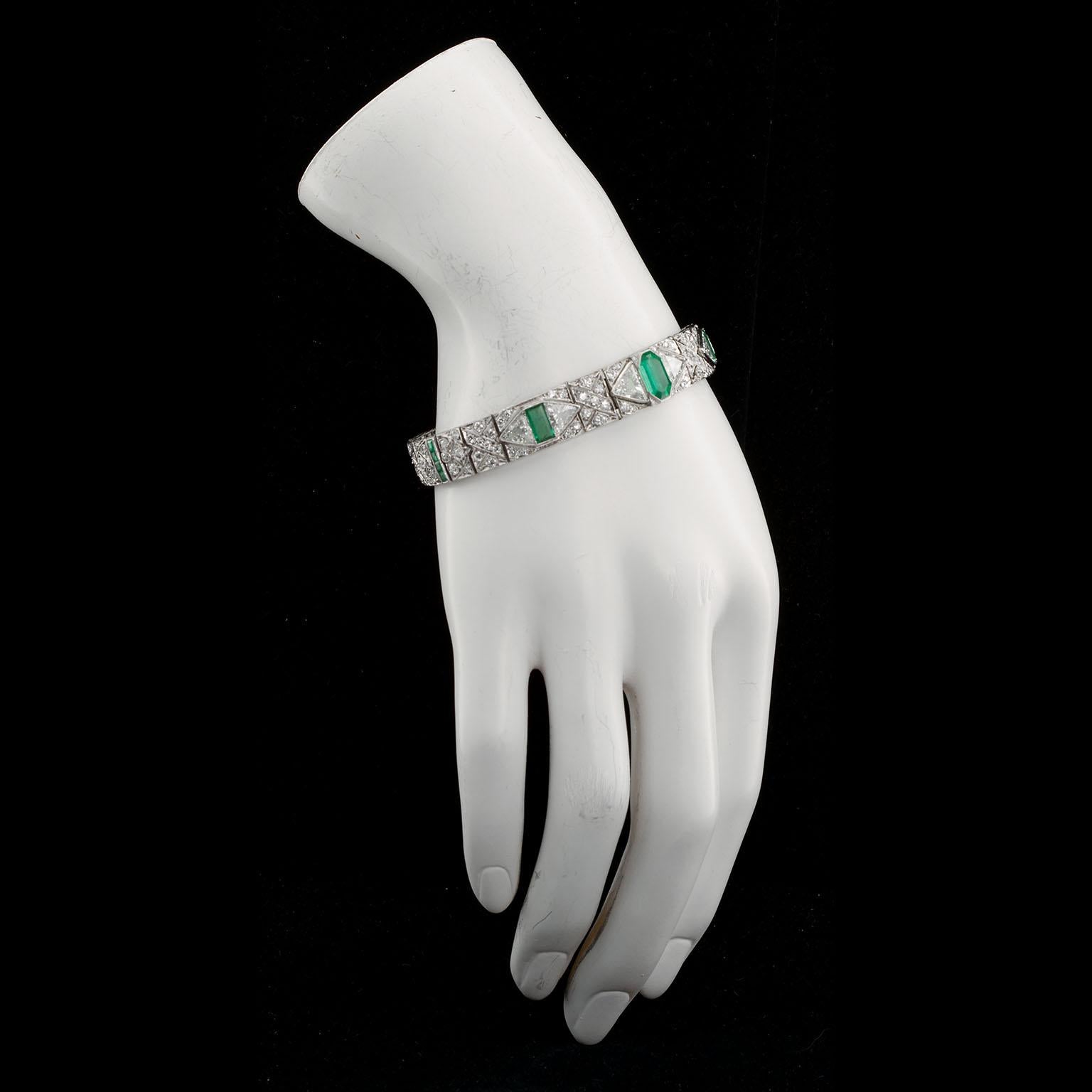 Women's Gattle Art Deco Colombian Emerald Diamond Bracelet