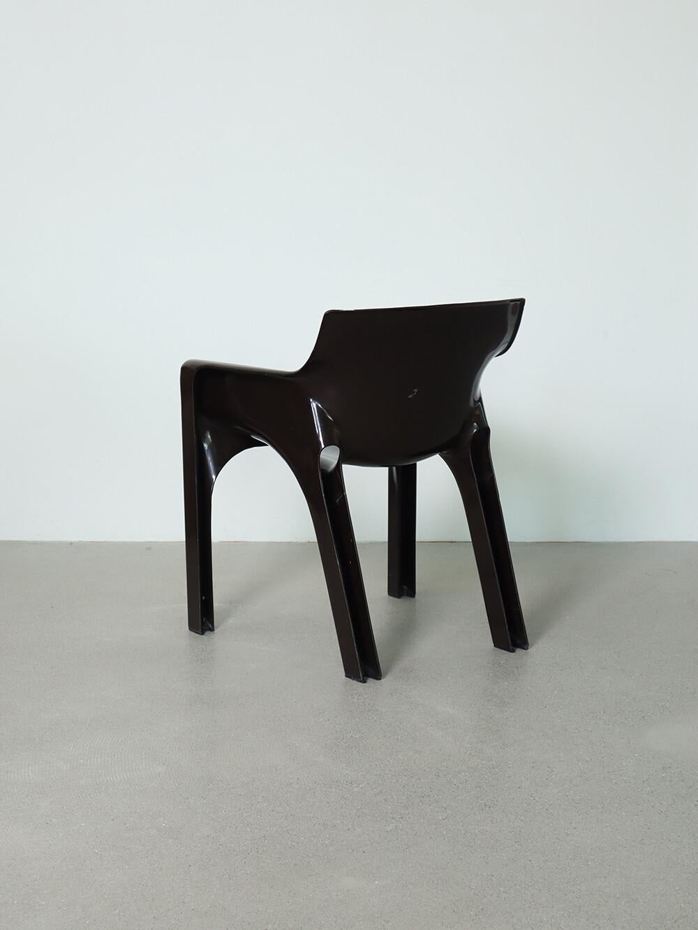 Gaudi Chair by Vico Magistretti for Artemide In Good Condition For Sale In Princeton Junction, NJ