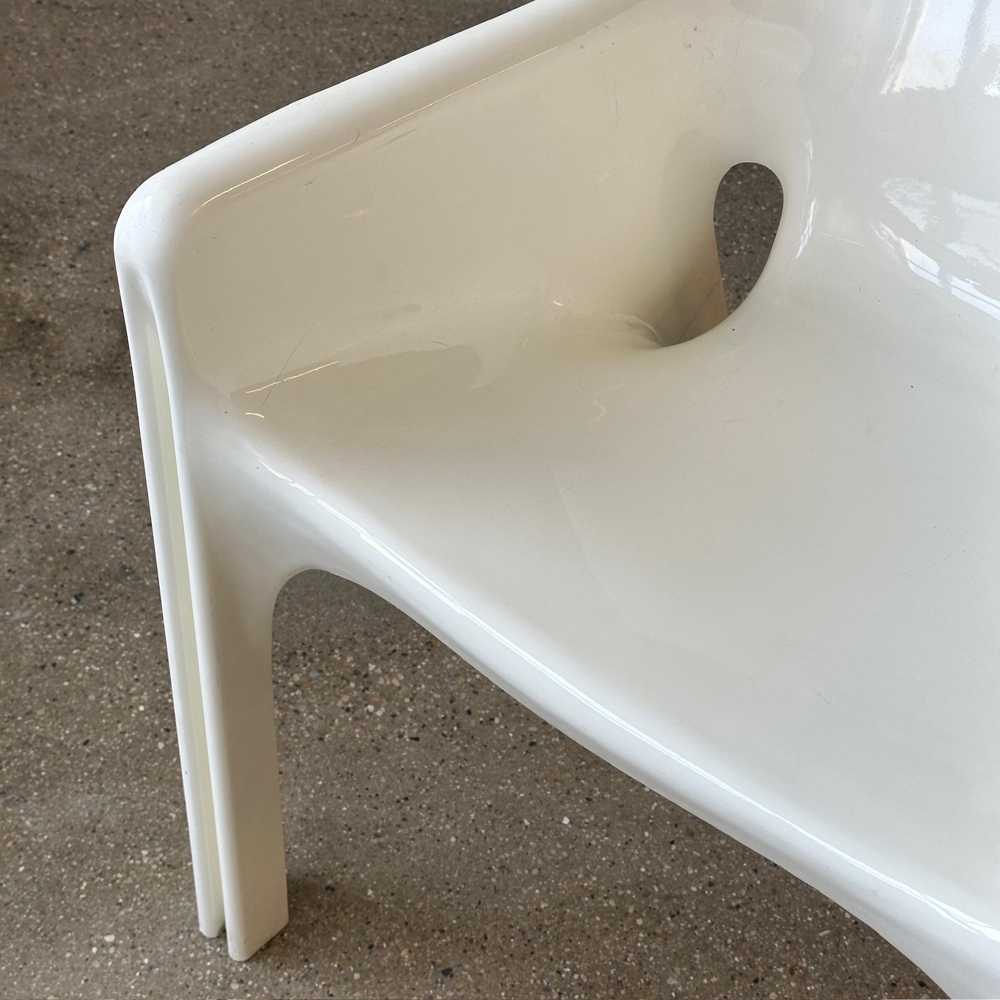 c. 1980s. Il prezzo si riferisce al set. Contattaci se vuoi acquistare un singolo articolo. Struttura in plastica, Made in Italy. 

