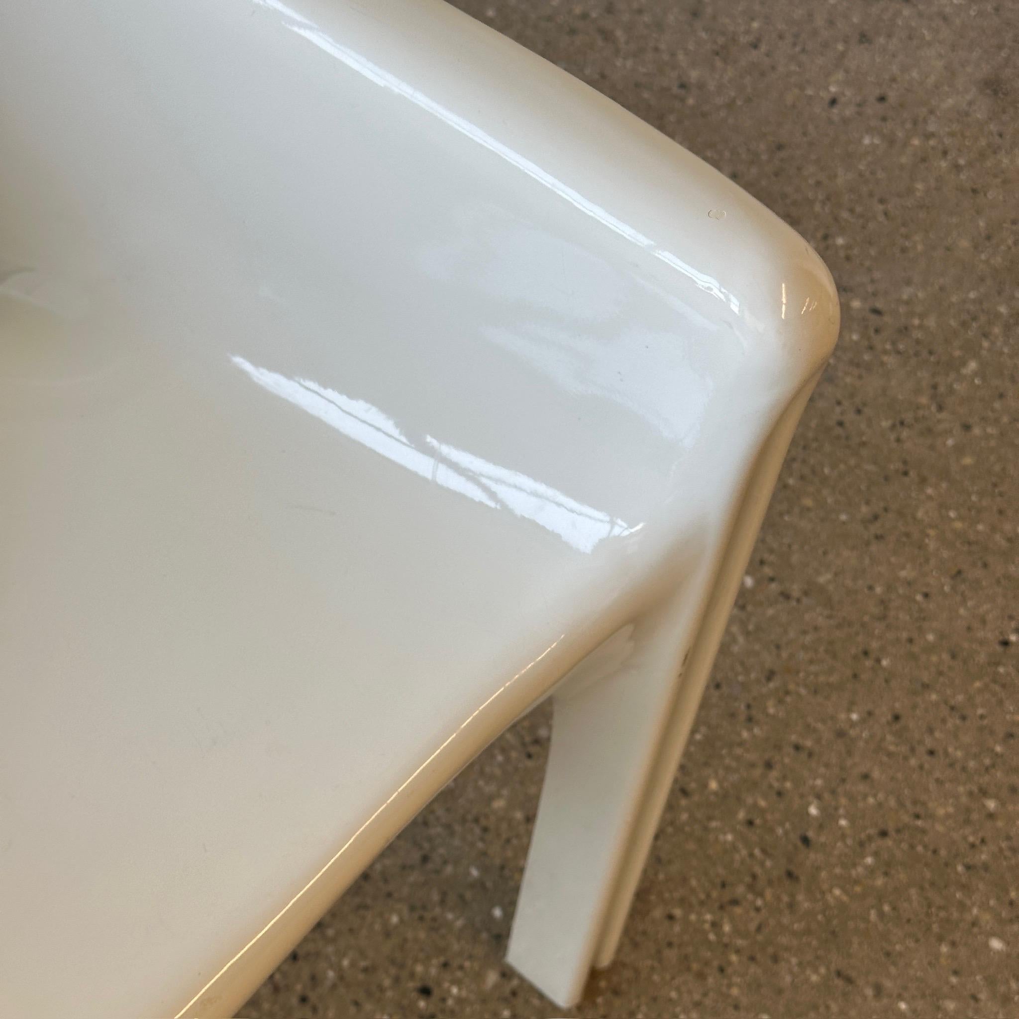 Plastica Sedie Gaudi di Vico Magistretti per Artemide in vendita