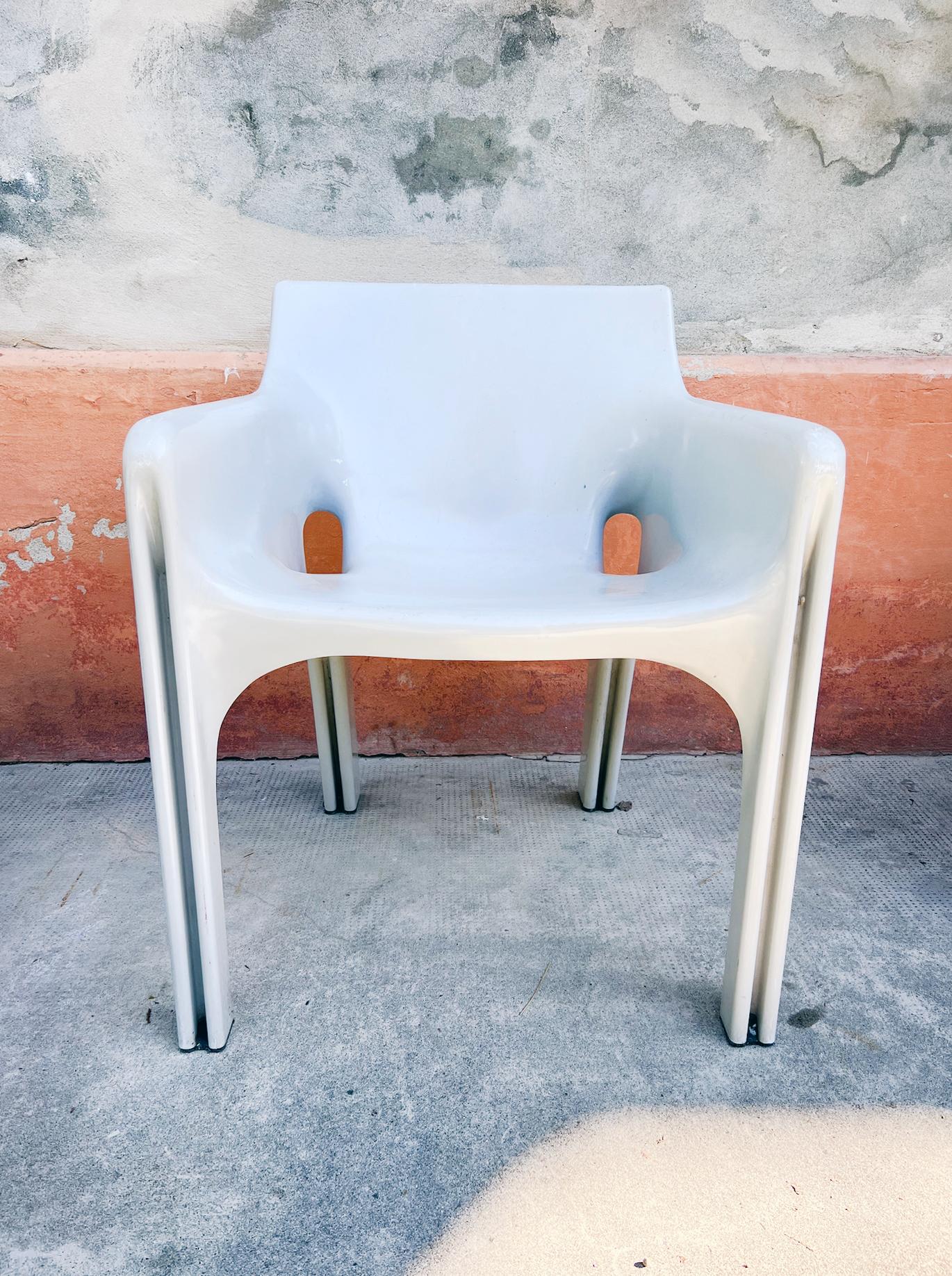 Designed by Vico Magistretti  for Artemide Italy in the 1970's. -  Off-white fiberglass. In great vintage condition
Vico was an Italian architect who was also active as an industrial designer, furniture designer, and academic.  Magistretti's works