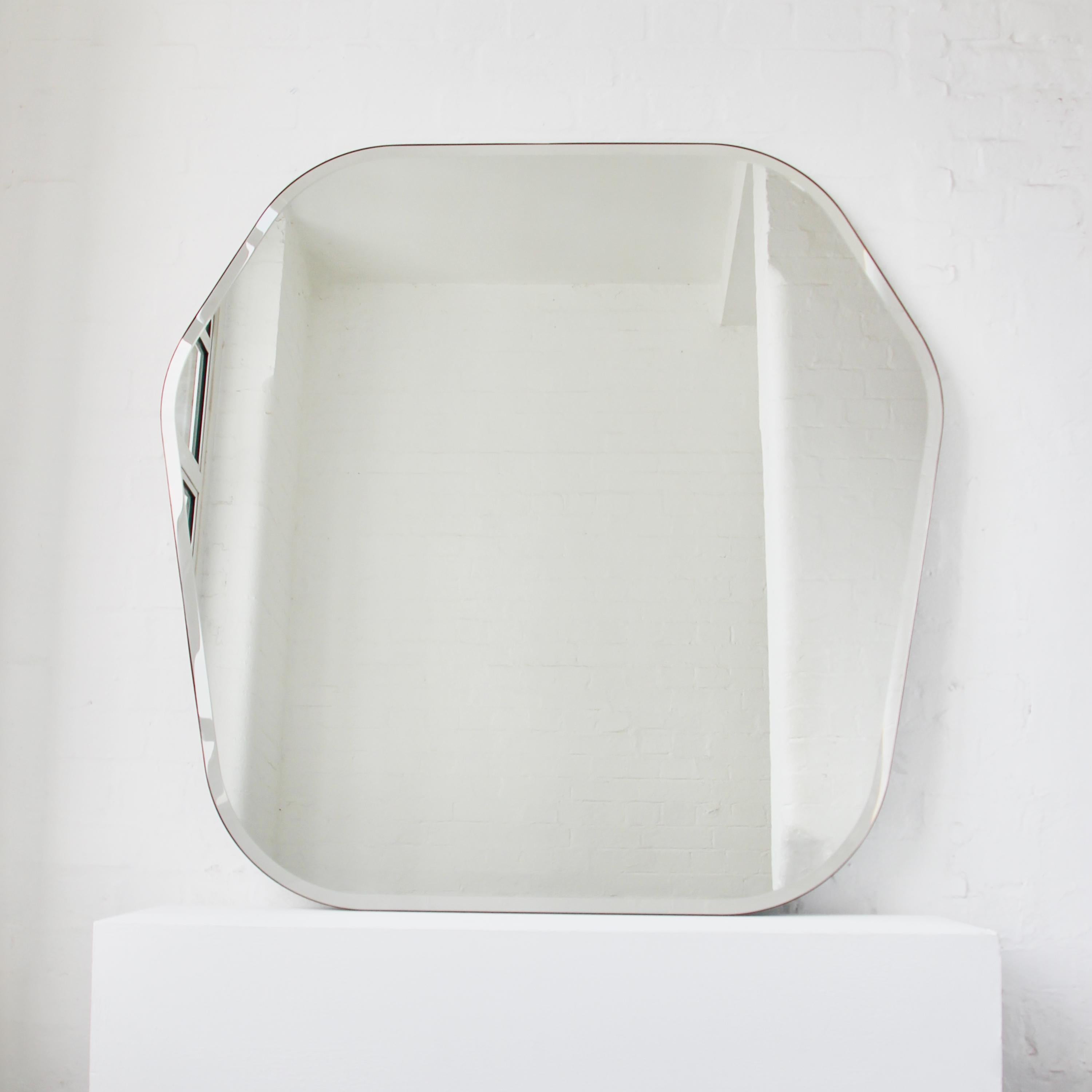 Laiton Miroir biseauté à trumeau Pentagon, cadre patine bronze Handcraft en vente