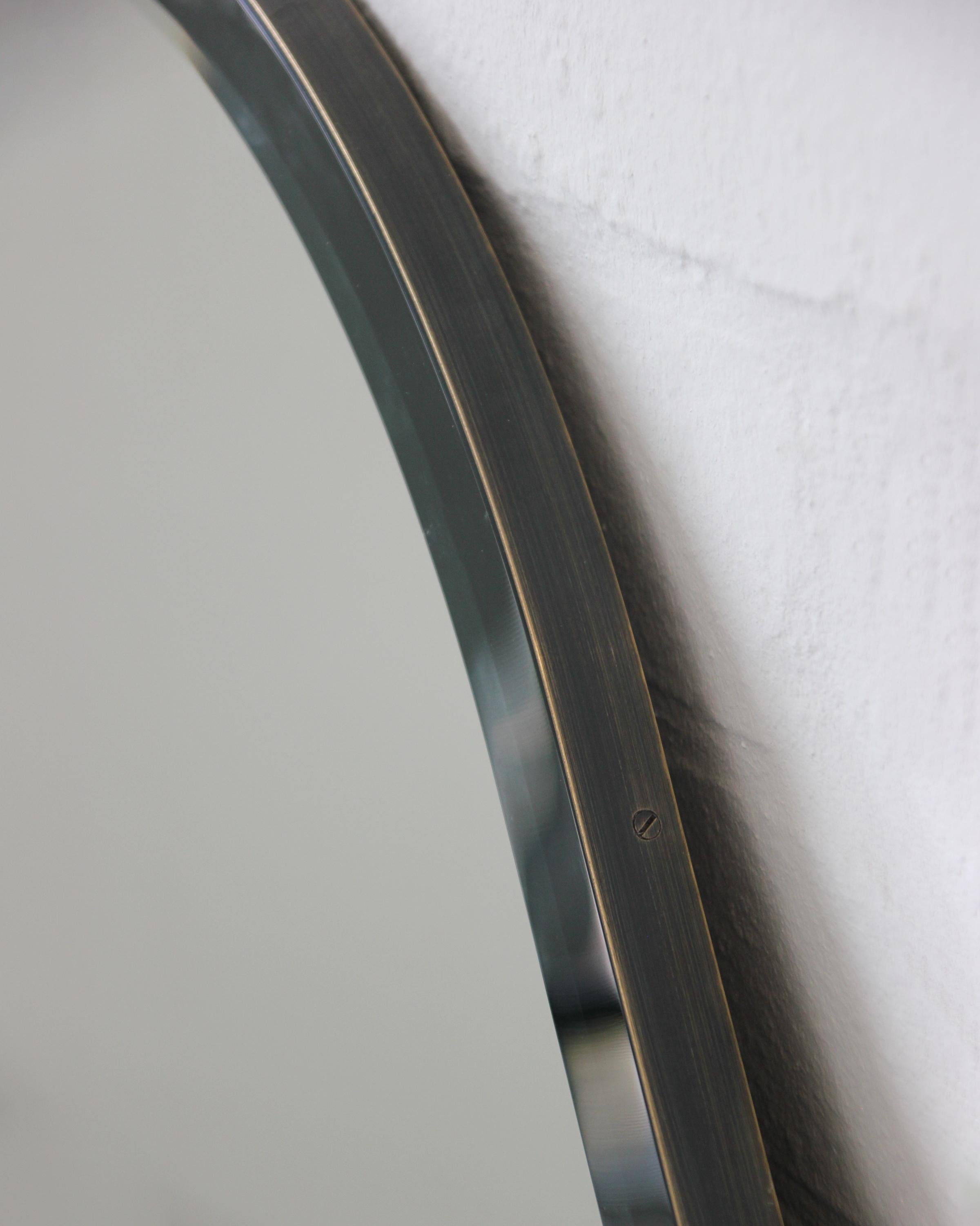 Miroir biseauté à trumeau Pentagon, cadre patine bronze Handcraft en vente 1