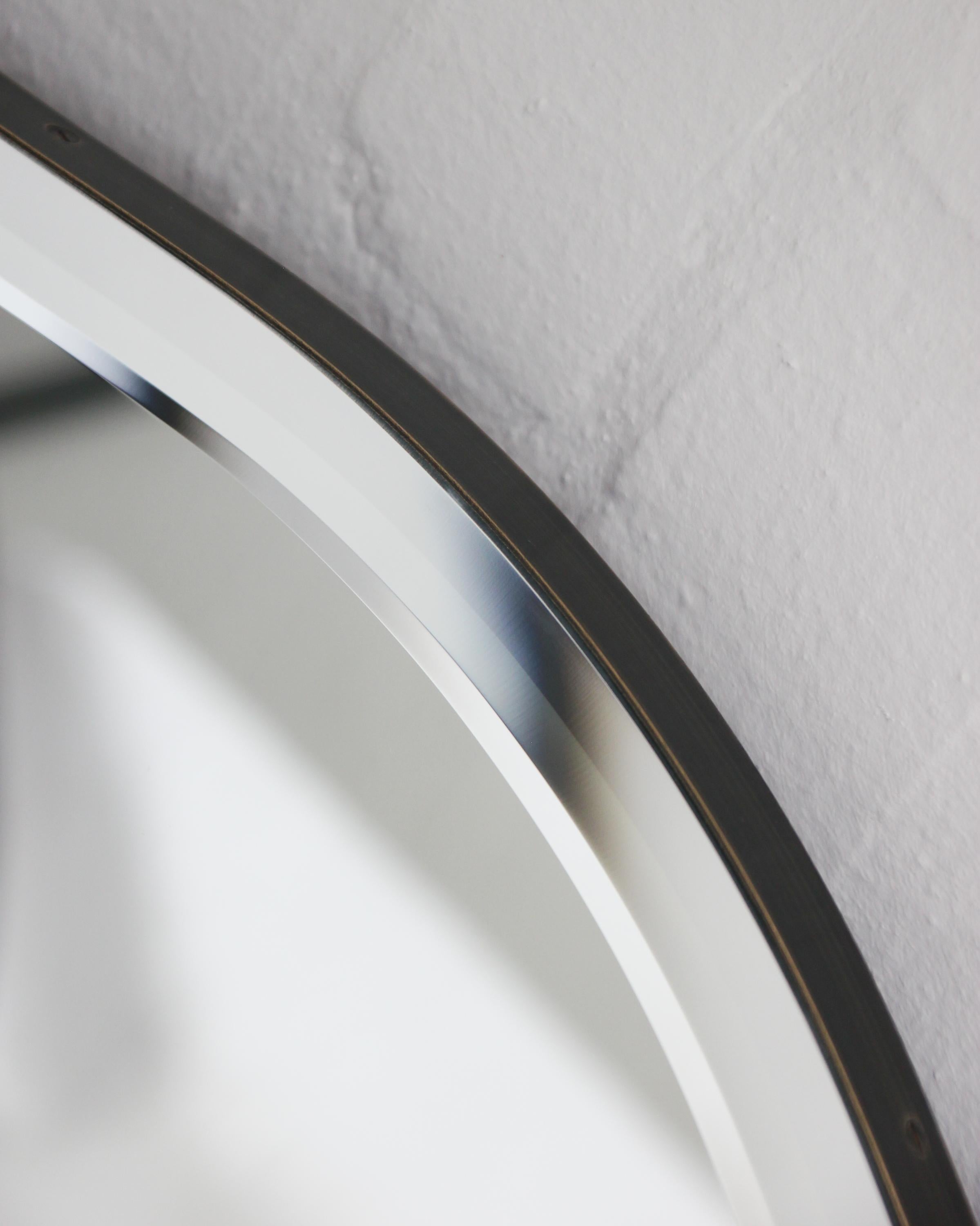Miroir biseauté à trumeau Pentagon, cadre patine bronze Handcraft en vente 2