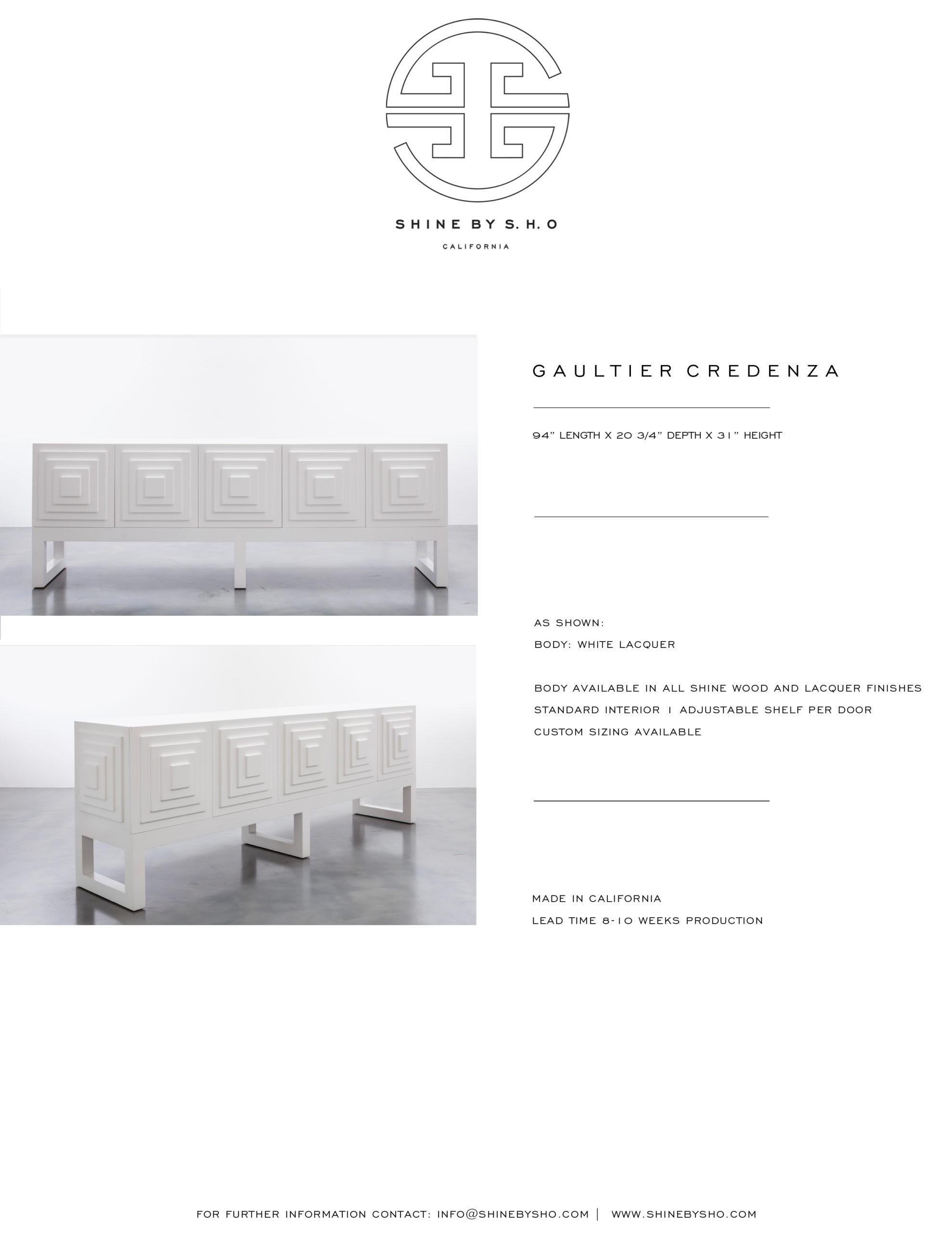 GAULTIER CREDENZA - Geometrical Square Door Design in White Lacquer In New Condition For Sale In Laguna Niguel, CA