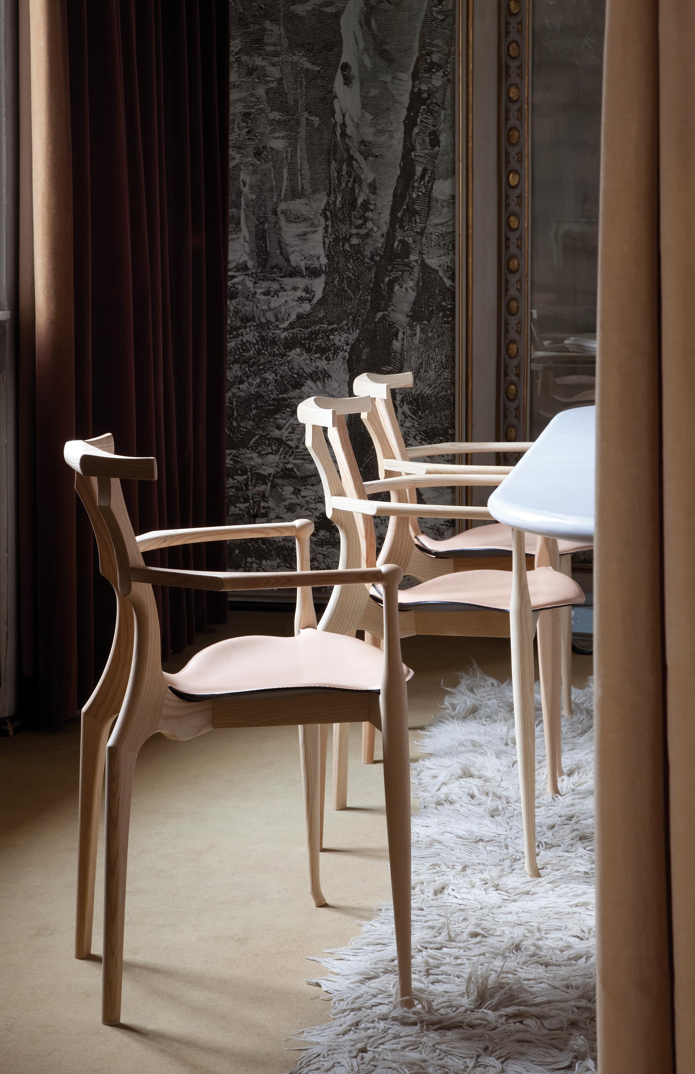 Verni Chaise de salle à manger Gaulino par Oscar Tusquets, design contemporain espagnol frêne naturel en vente