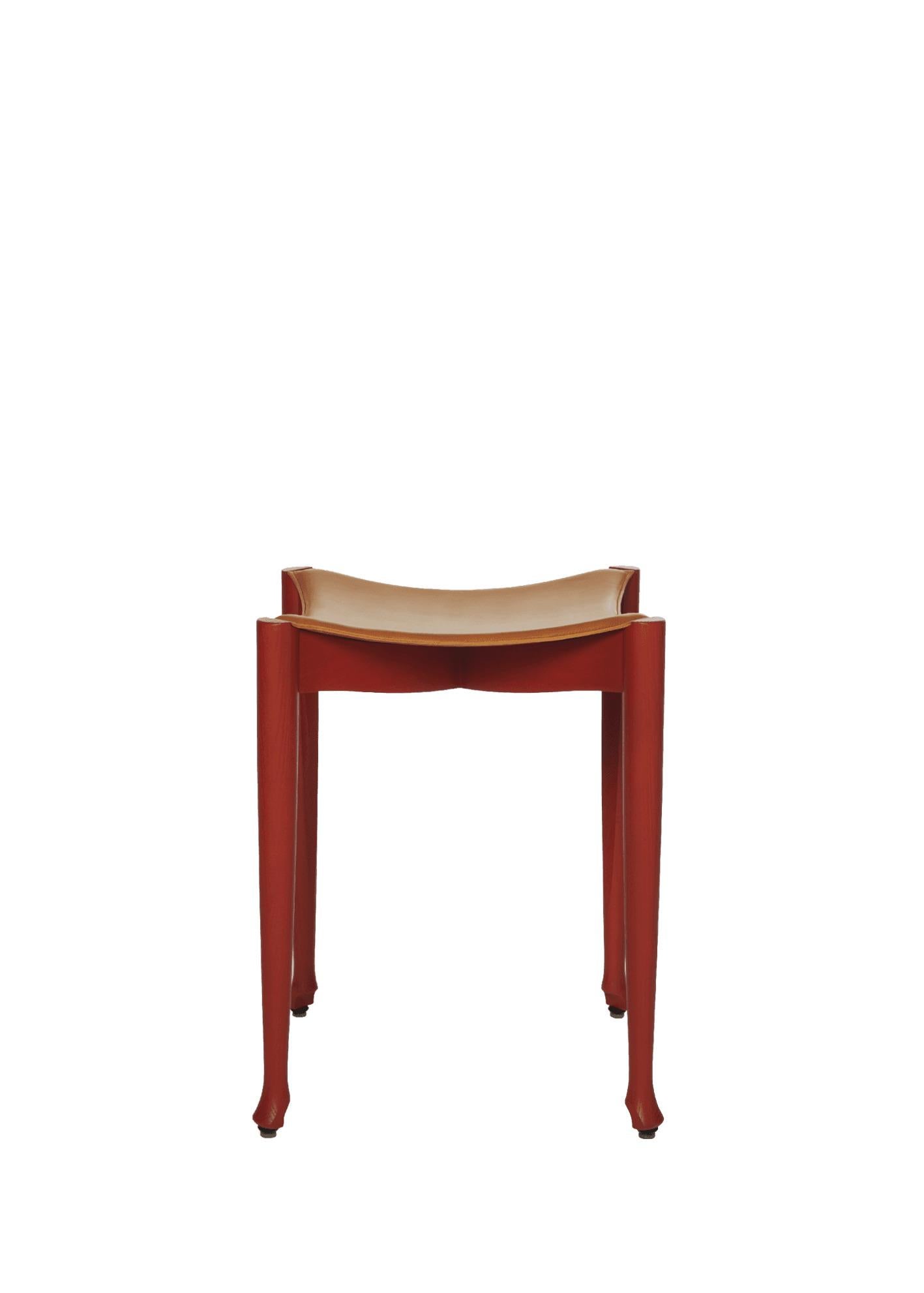 Tabouret Gaulino par Oscar Tusquets pour BD Barcelona

Ce tabouret est, au même titre que l'ensemble de la collection, un témoignage de la créativité d'Oscar Tusquets et de l'influence de Gaulino dans son ensemble.
Inspiré par Antonio Gaudi et Carlo