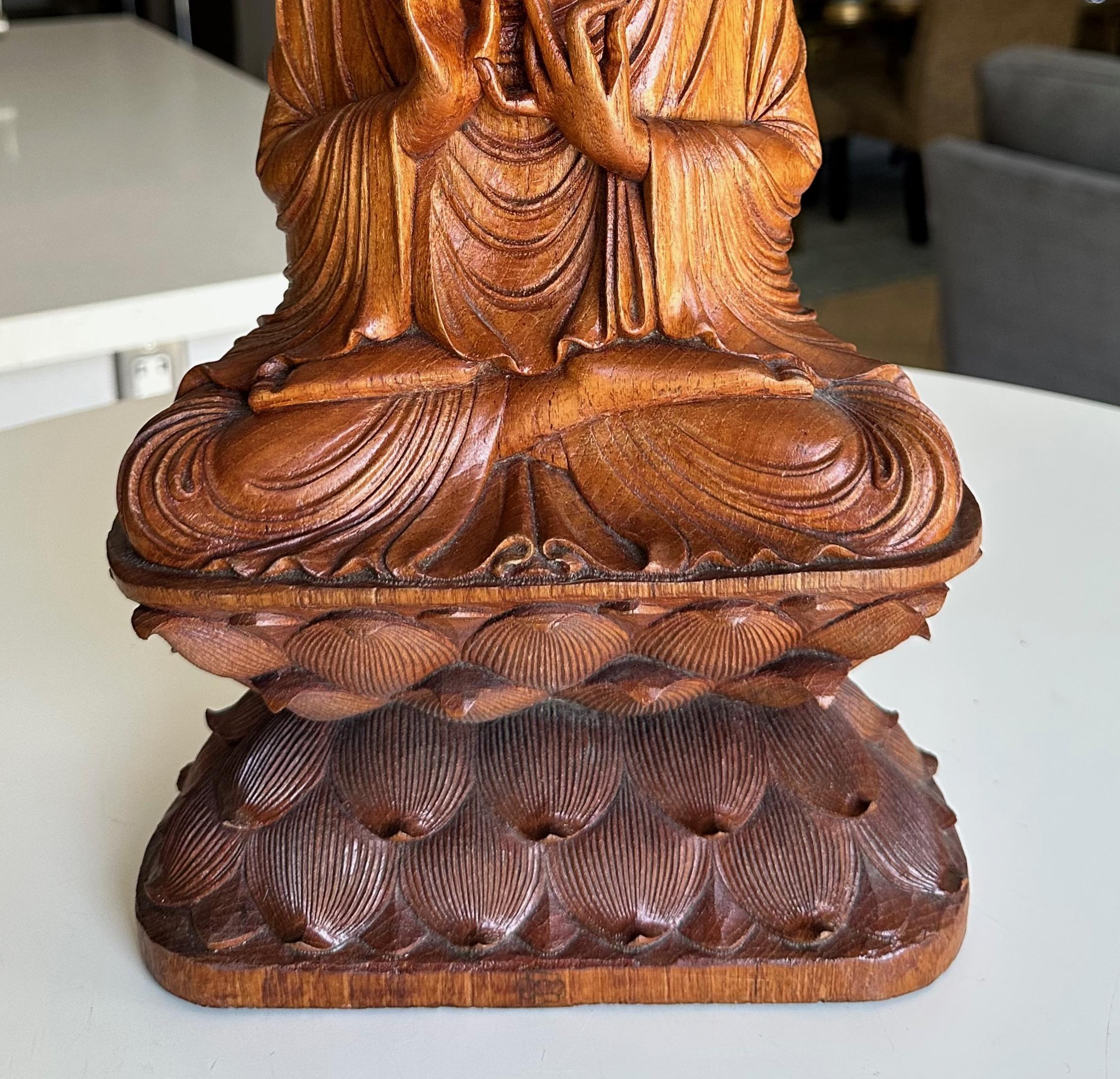 Gautama Buddha sitzend auf Lotus - asiatische Holzschnitzerei Statue im Angebot 6