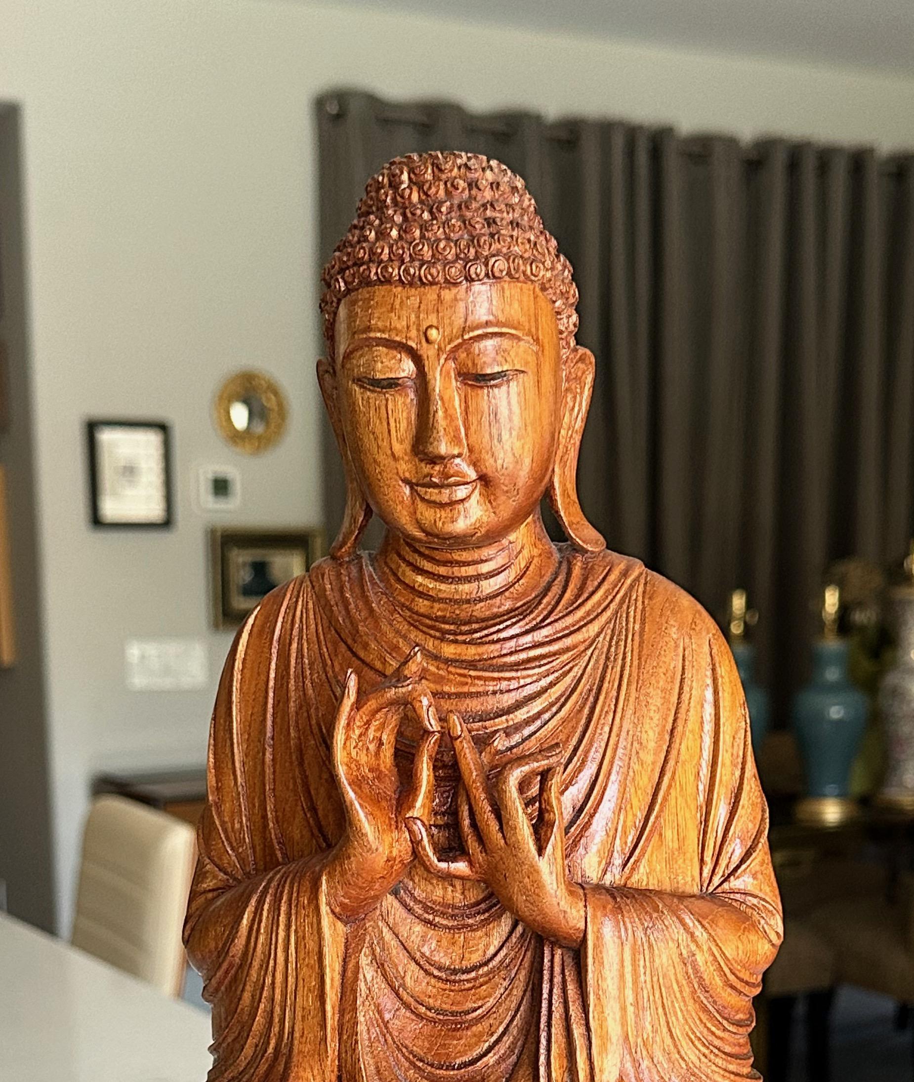 Gautama Buddha sitzend auf Lotus - asiatische Holzschnitzerei Statue im Angebot 7