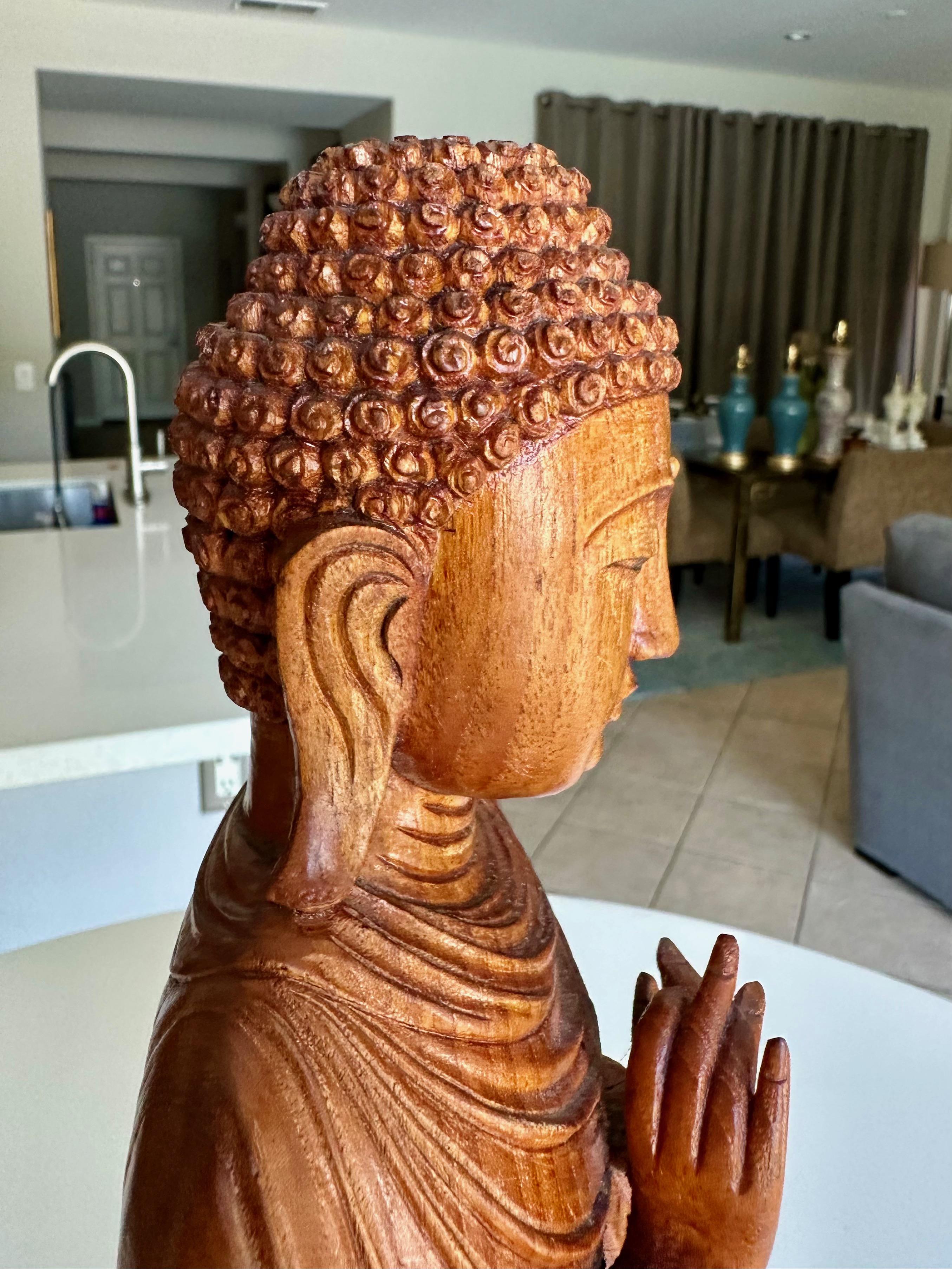 Gautama Buddha sitzend auf Lotus - asiatische Holzschnitzerei Statue im Angebot 8